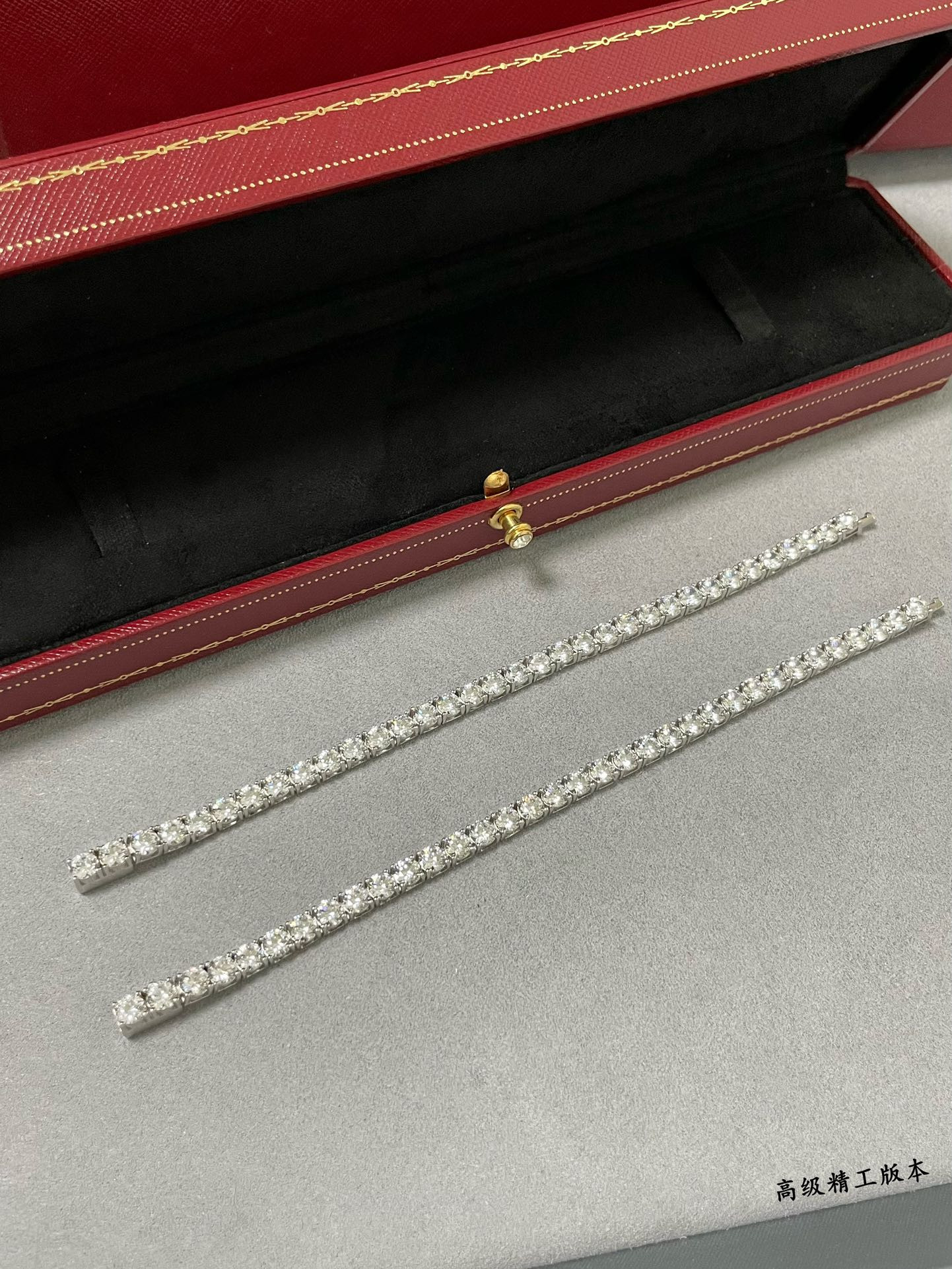 Ca*t1er full D1am0nd four-claw Bracelet