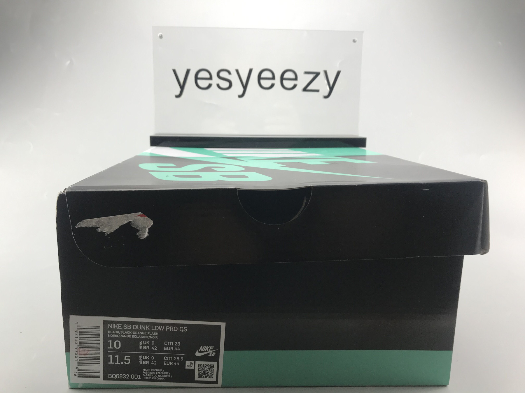 UA NIKE SB DUNK LOW PRO QS RAYGUN TIE-DYE BLACK