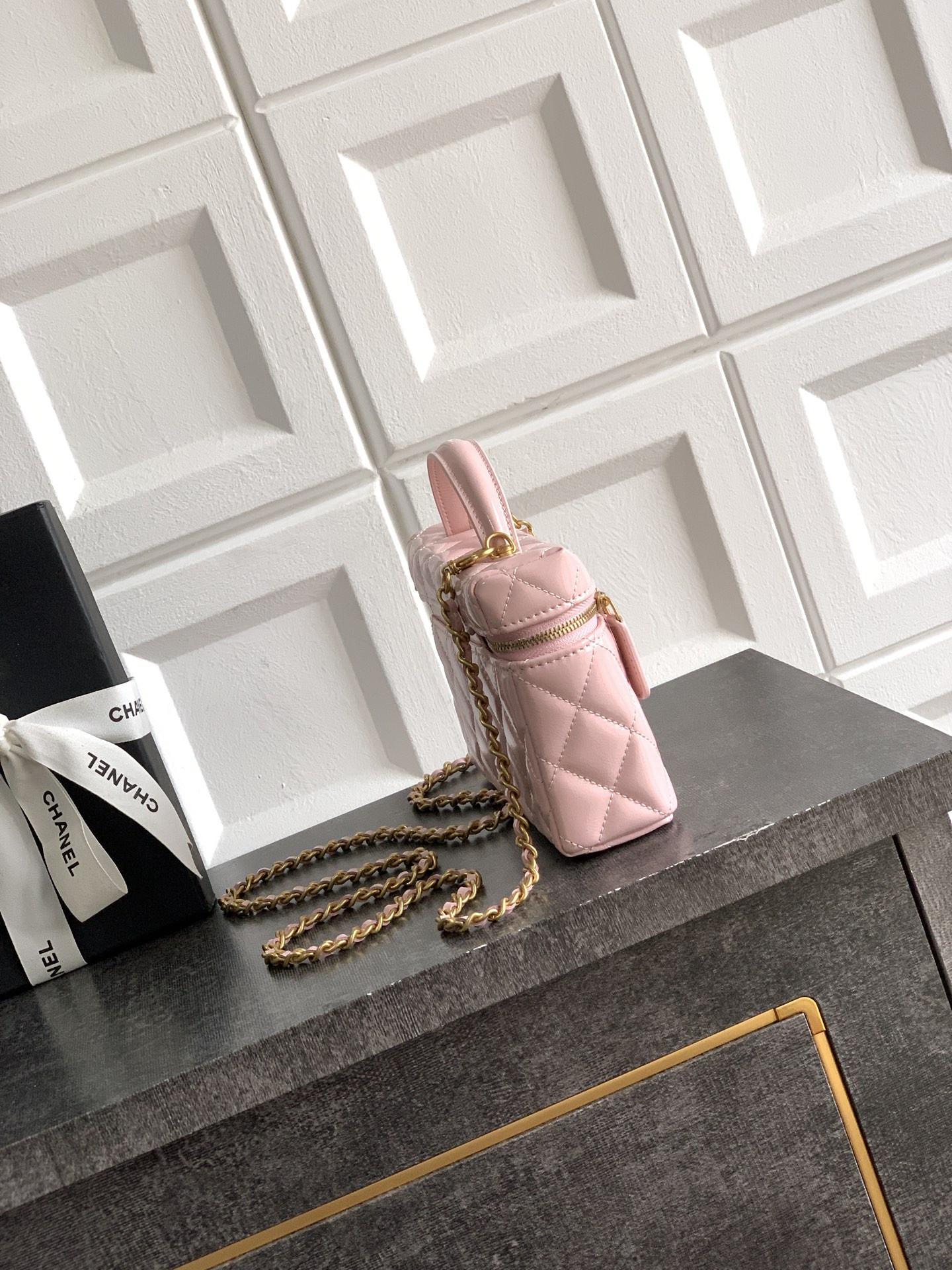 Ch**el vanity with chain 17x19x5cm