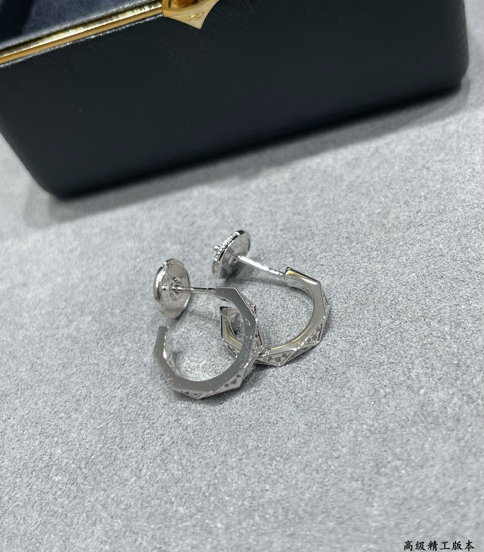 Graff D1am0nd-encrusted Rhombus Earrings