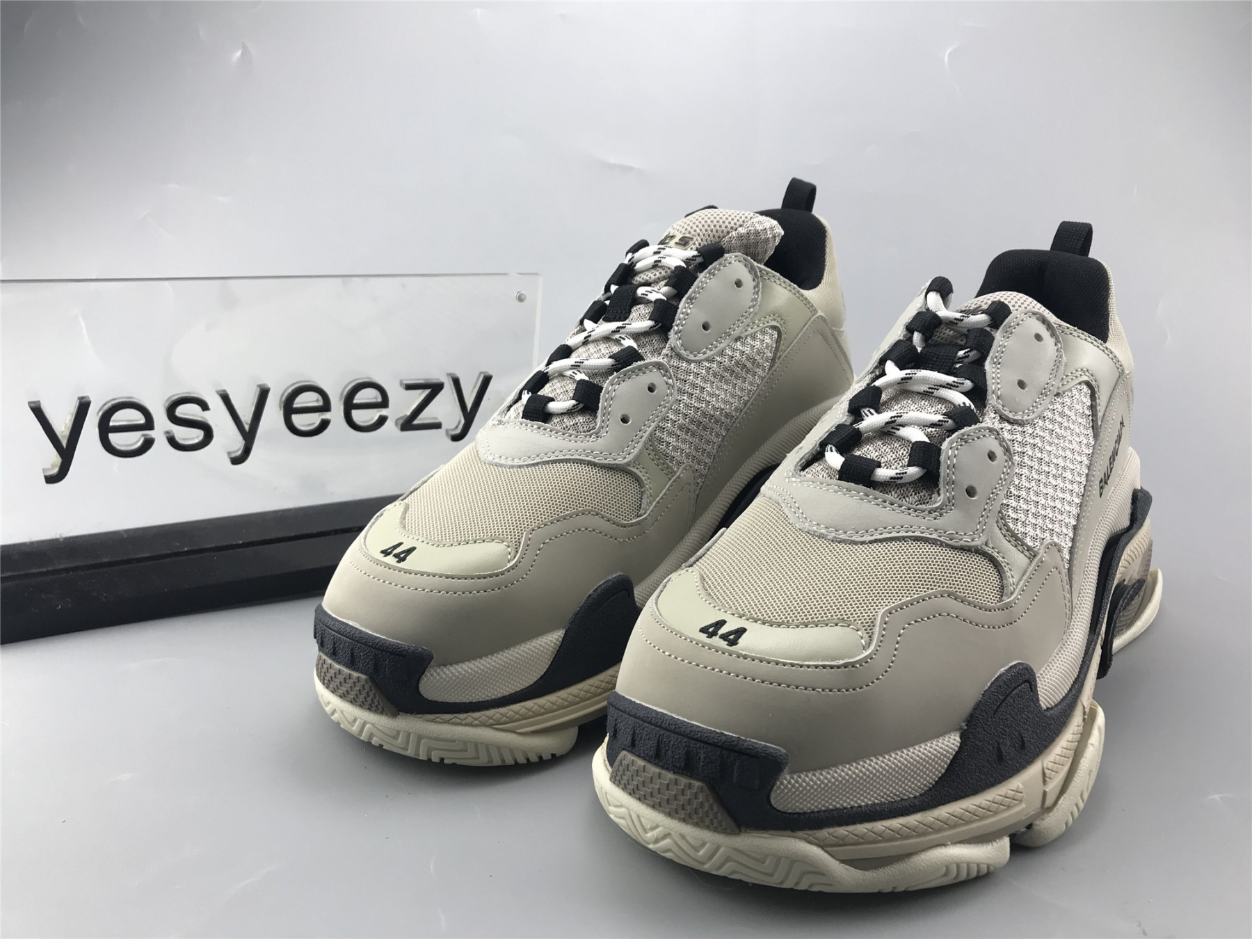 UA TRIPLE S VANILLE