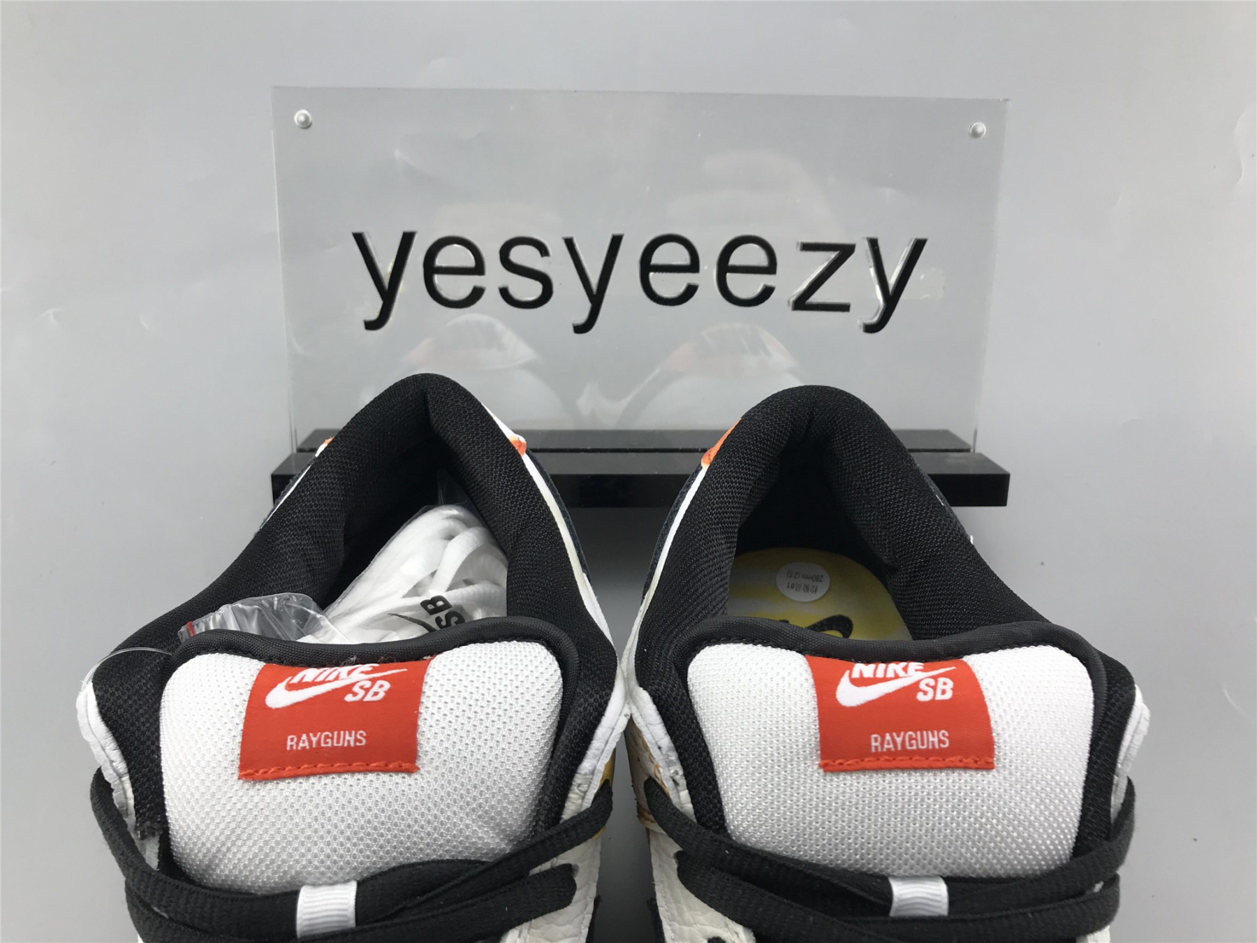 UA NIKE SB DUNK LOW PRO QS "RAYGUN TIE-DYE"