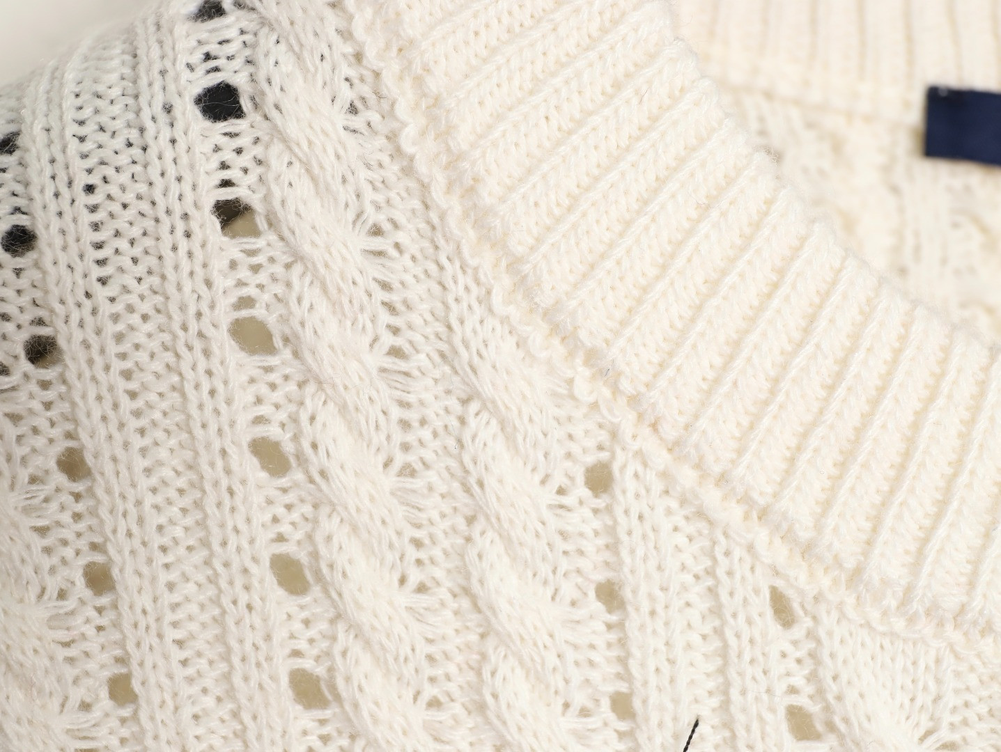 L0vis Vvtt0n Sweaters