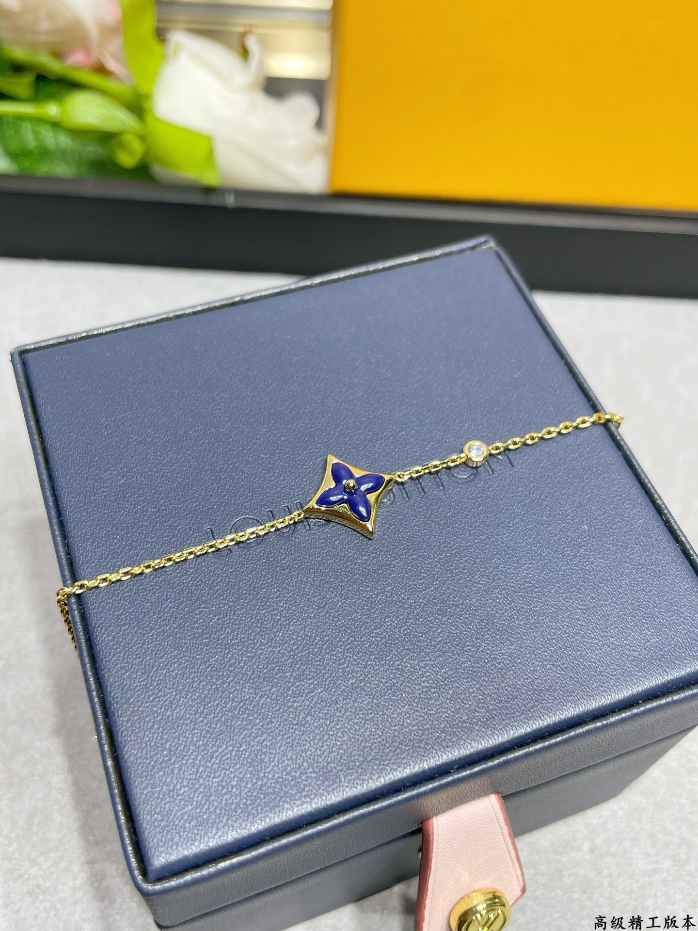 L0vis Vvtt0n Bracelet