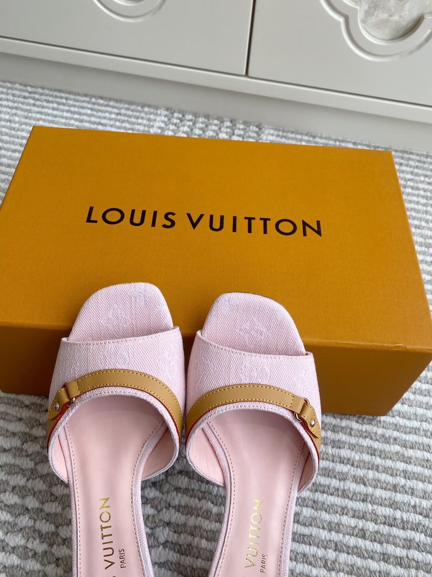UA LV 6AM Mule