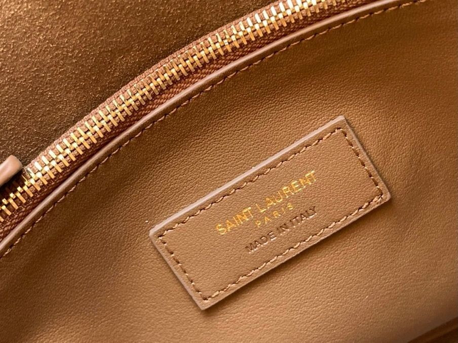 Y51 LE 5 À 7 S*pPLE SMALL IN GRAINED LEATHER 23 x 22 x 8.5 cm