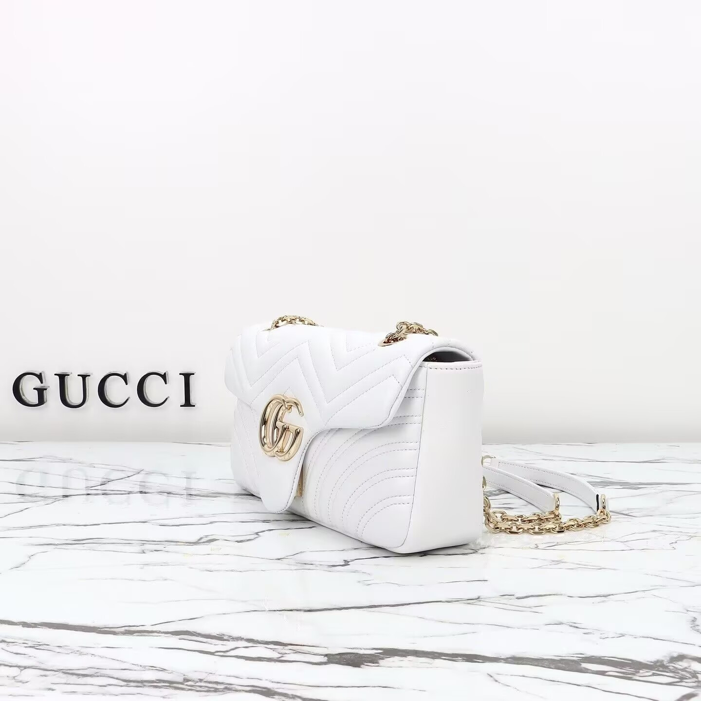 Gucci GG Marmont medium shoulder bag 26x15x7cm