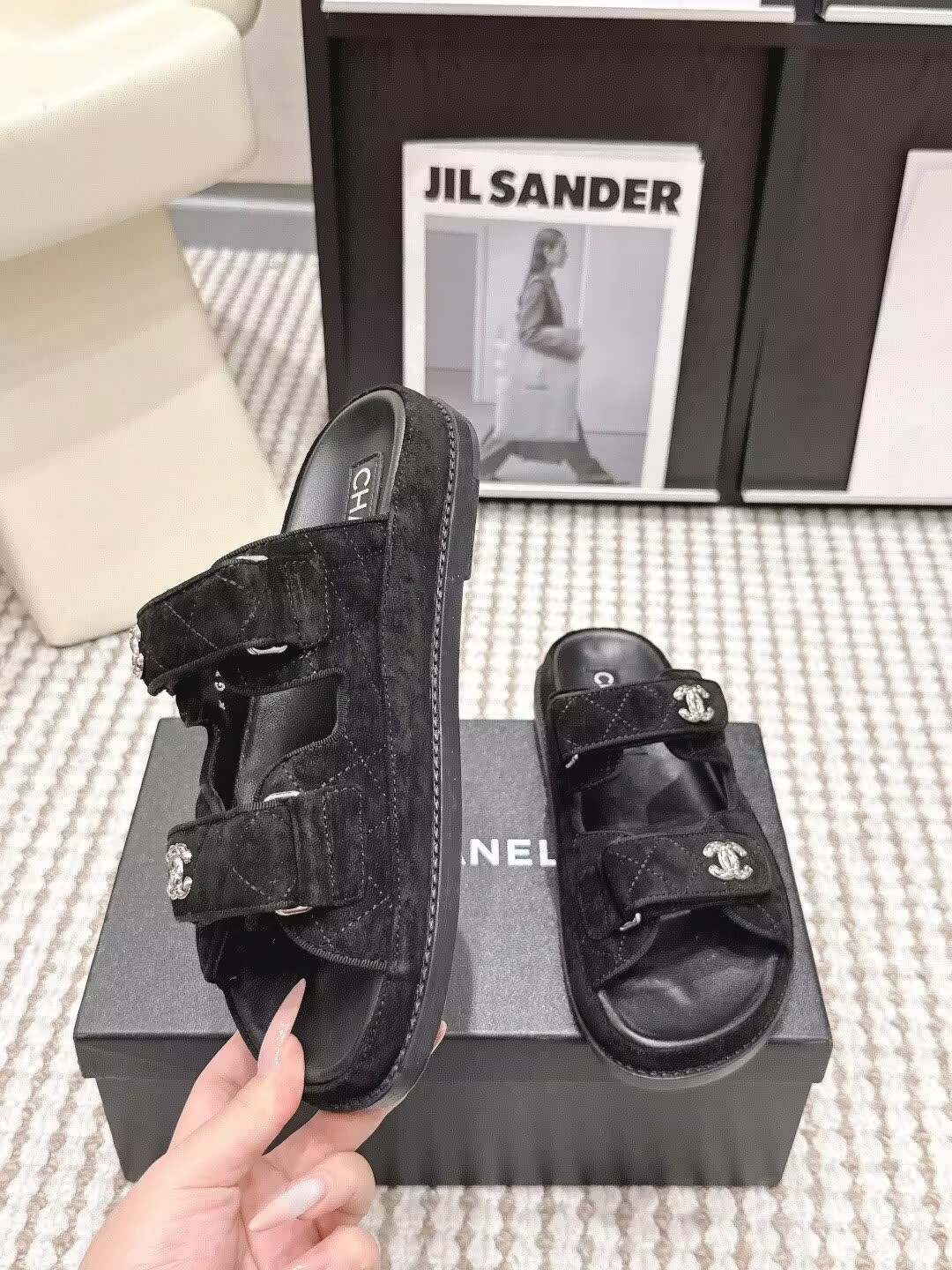 UA Ch**el SLIDES