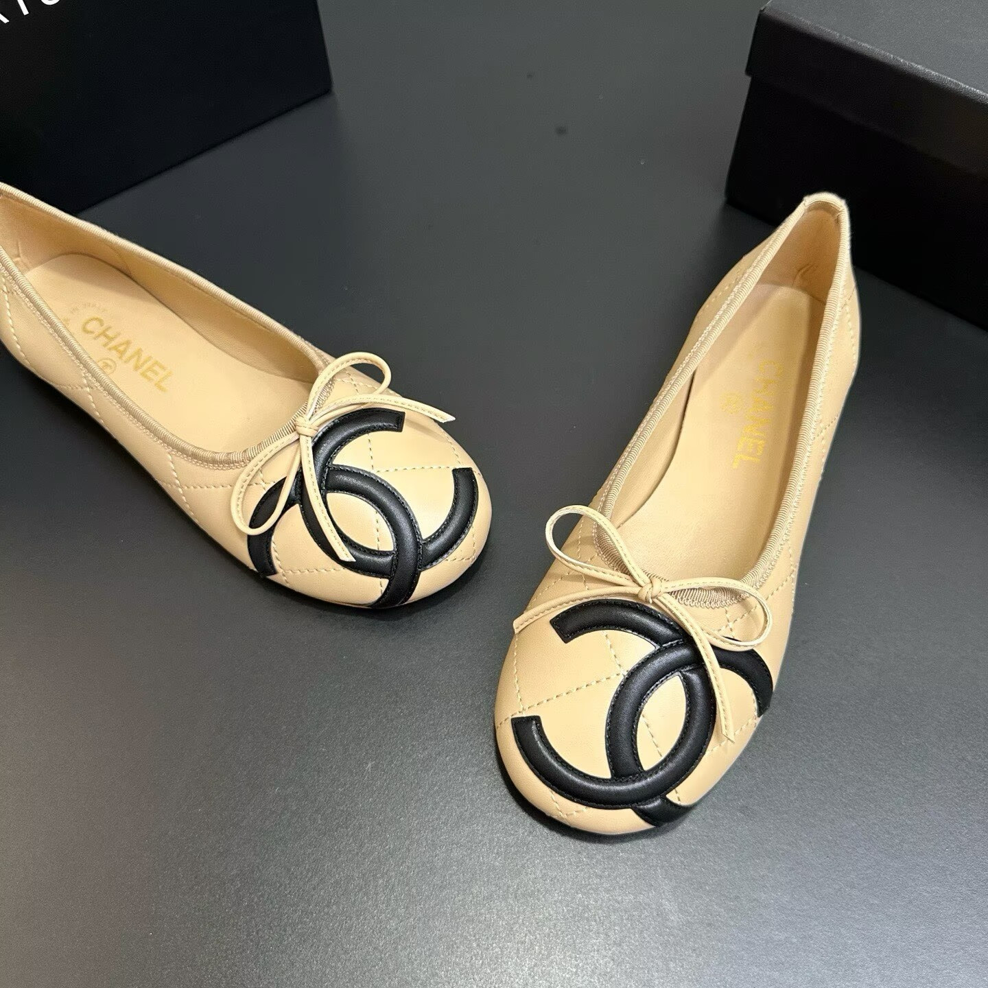 ua Ch**el ballet flat