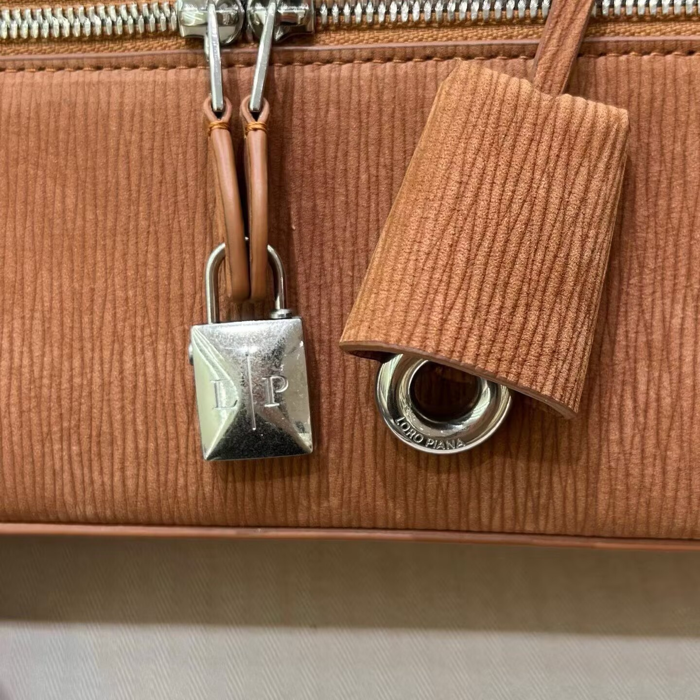 L0r0 P1ana Extra Bag L23 23x12x7cm