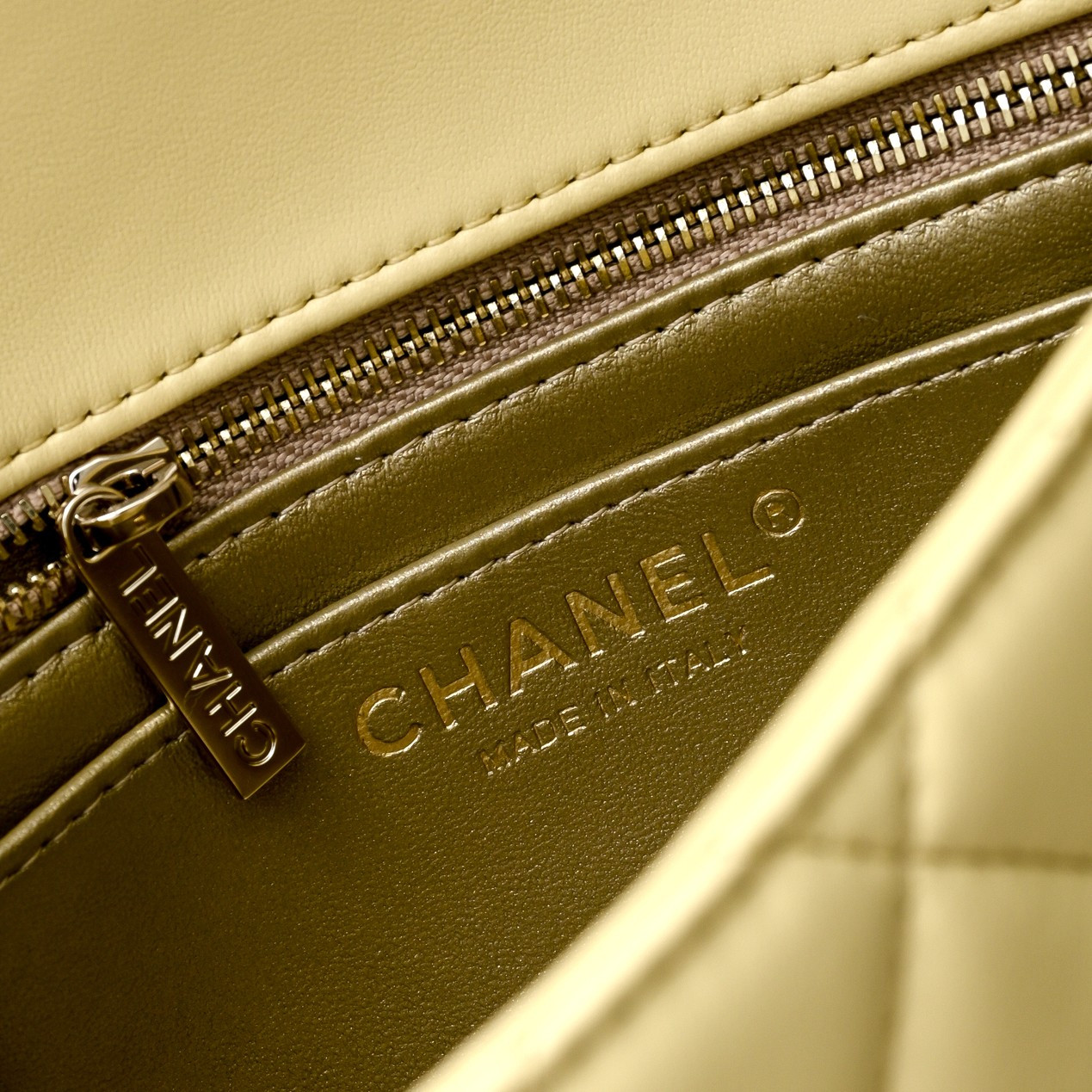 Ch**el Classic Flap Handbag CF Light gold hardware AS5758 18x13x7cm
