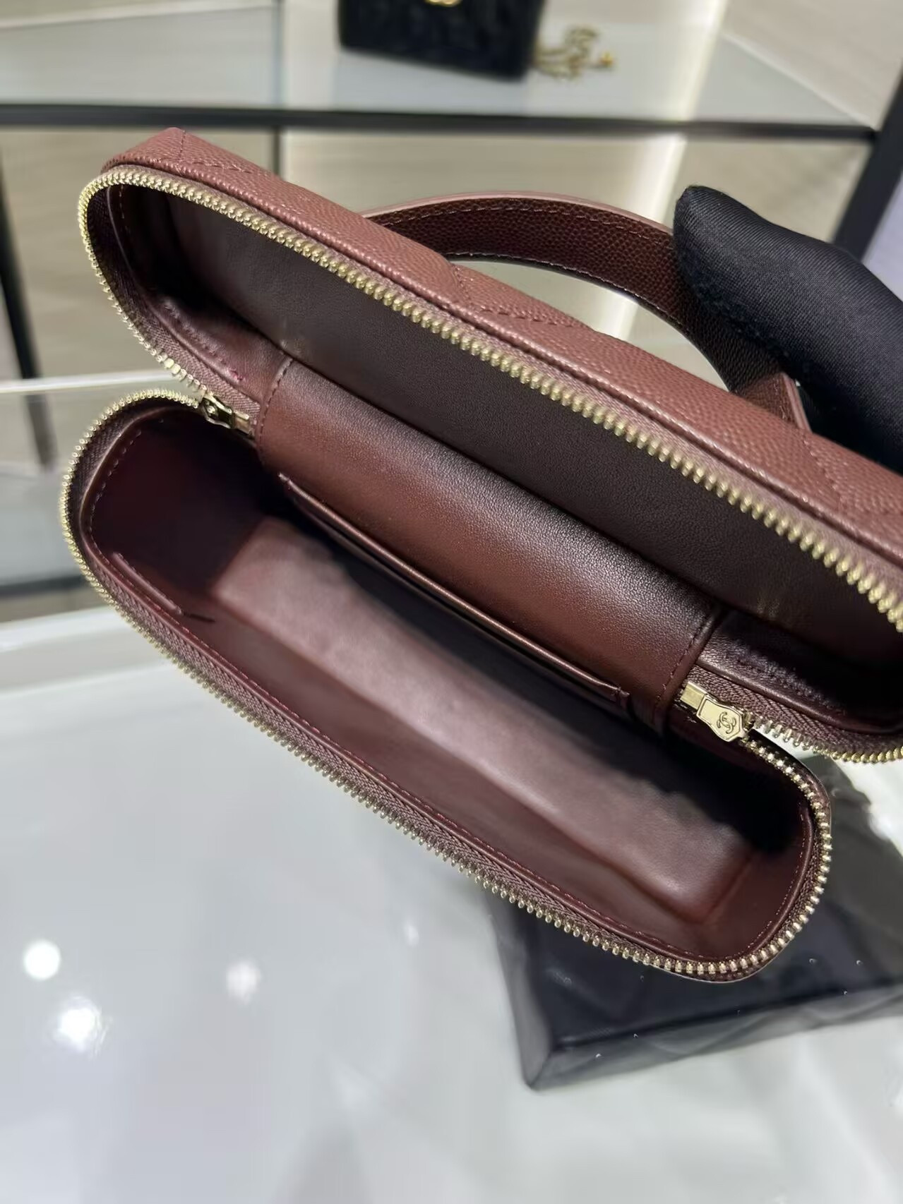 Ch**el Vanity With Chain AP4936 19.5x17x5cm