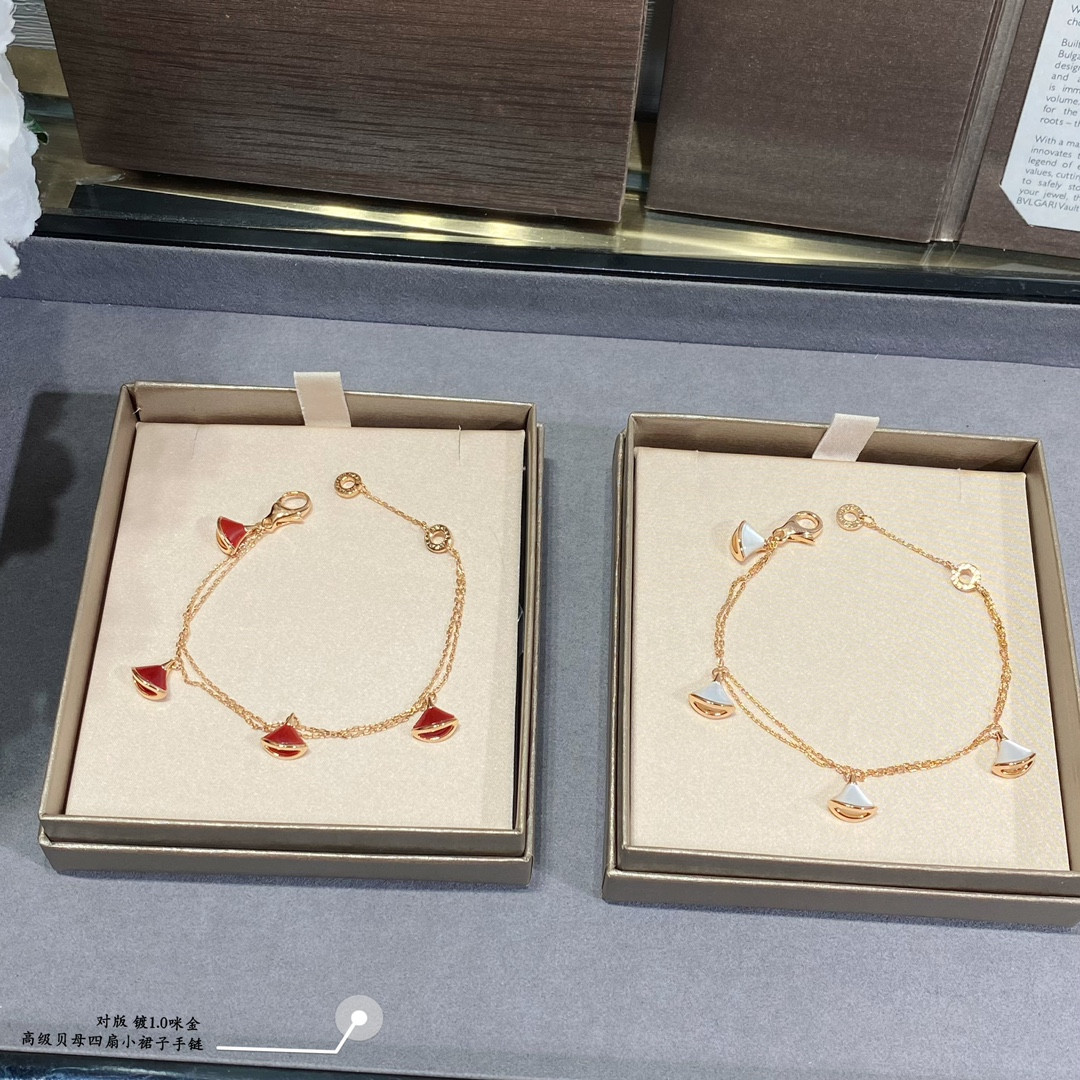 Bv1g*ai Four mini skirts Bracelet