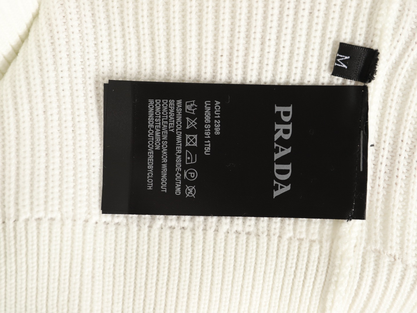 Pra*a Knitting Sweaters