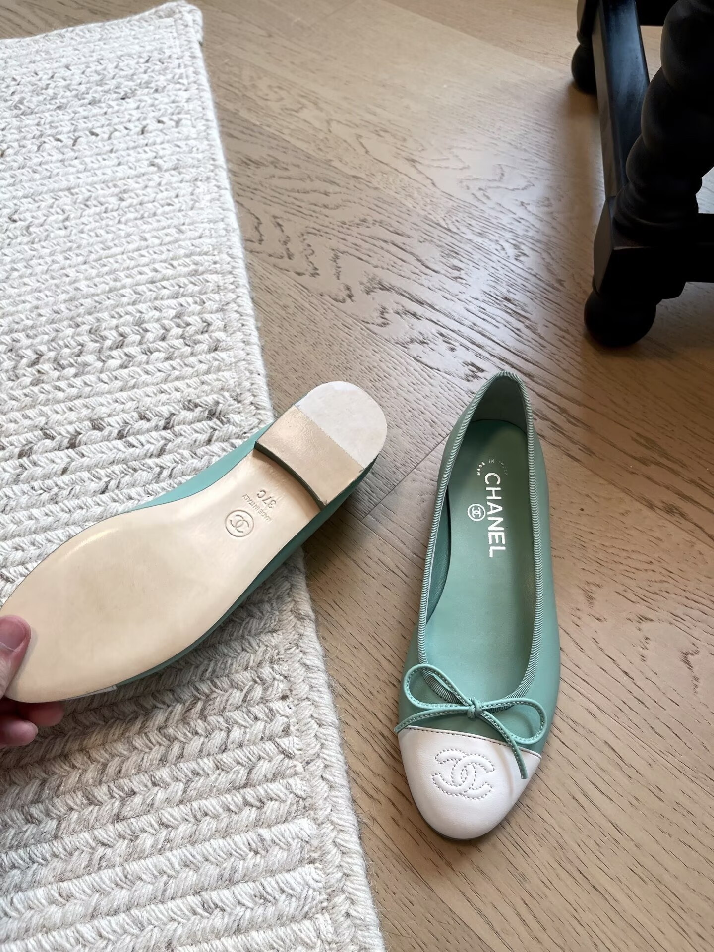 ua Ch**el ballet flats