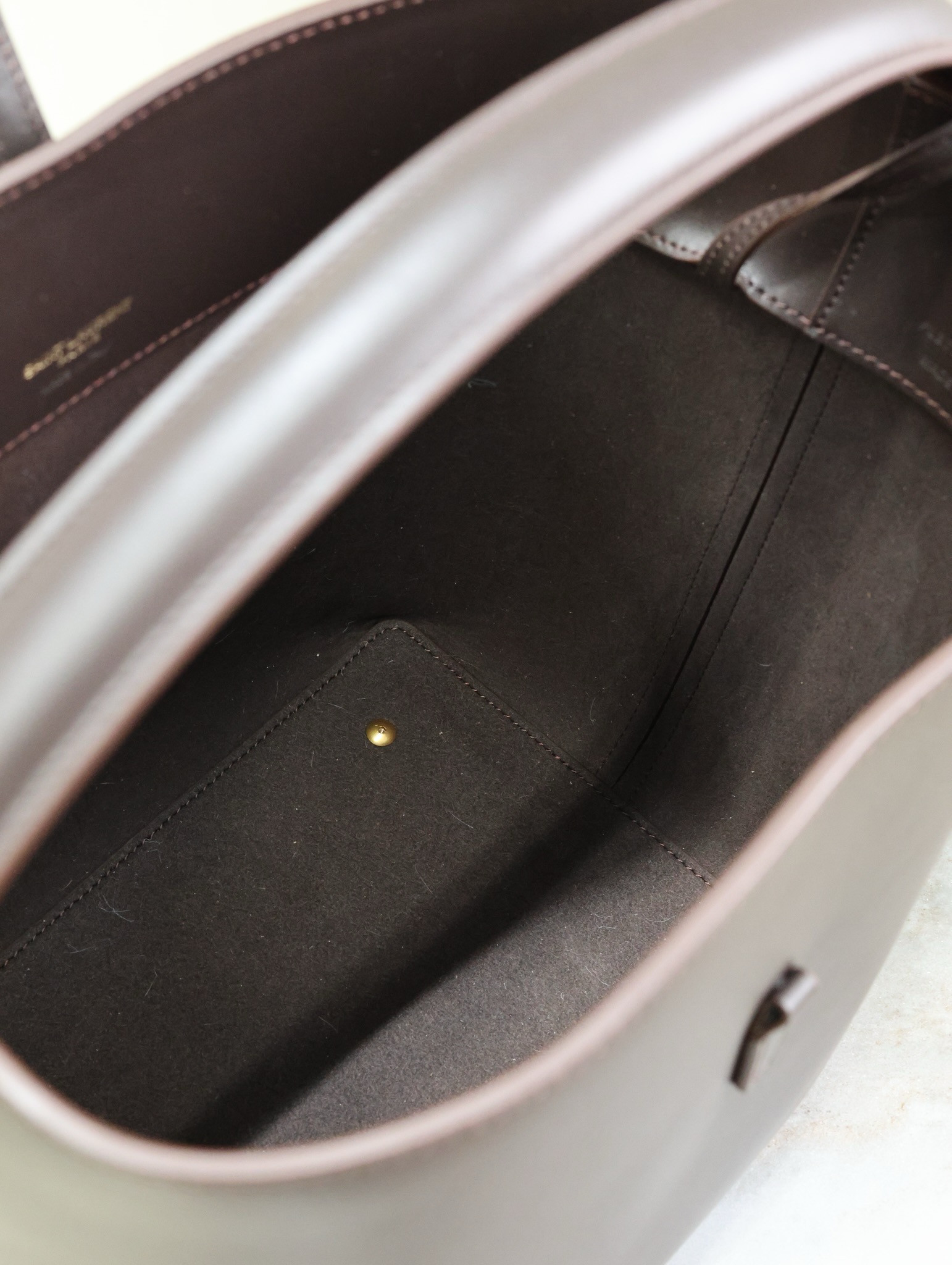 Y51 LE 37 In Shiny Leather 26x20x12cm