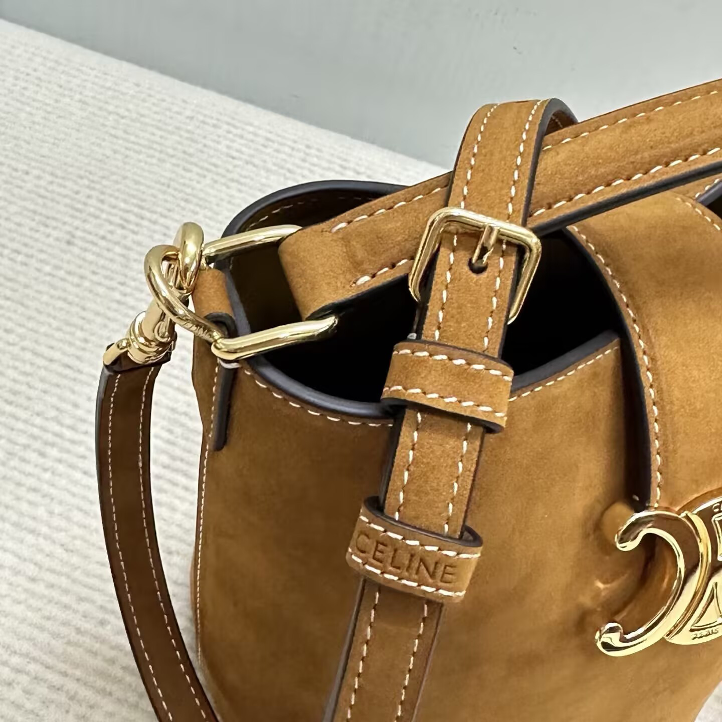 Ce1i*e MINI BUCKET L0visE IN NUBUCK CALFSKIN 13.5x16x10cm