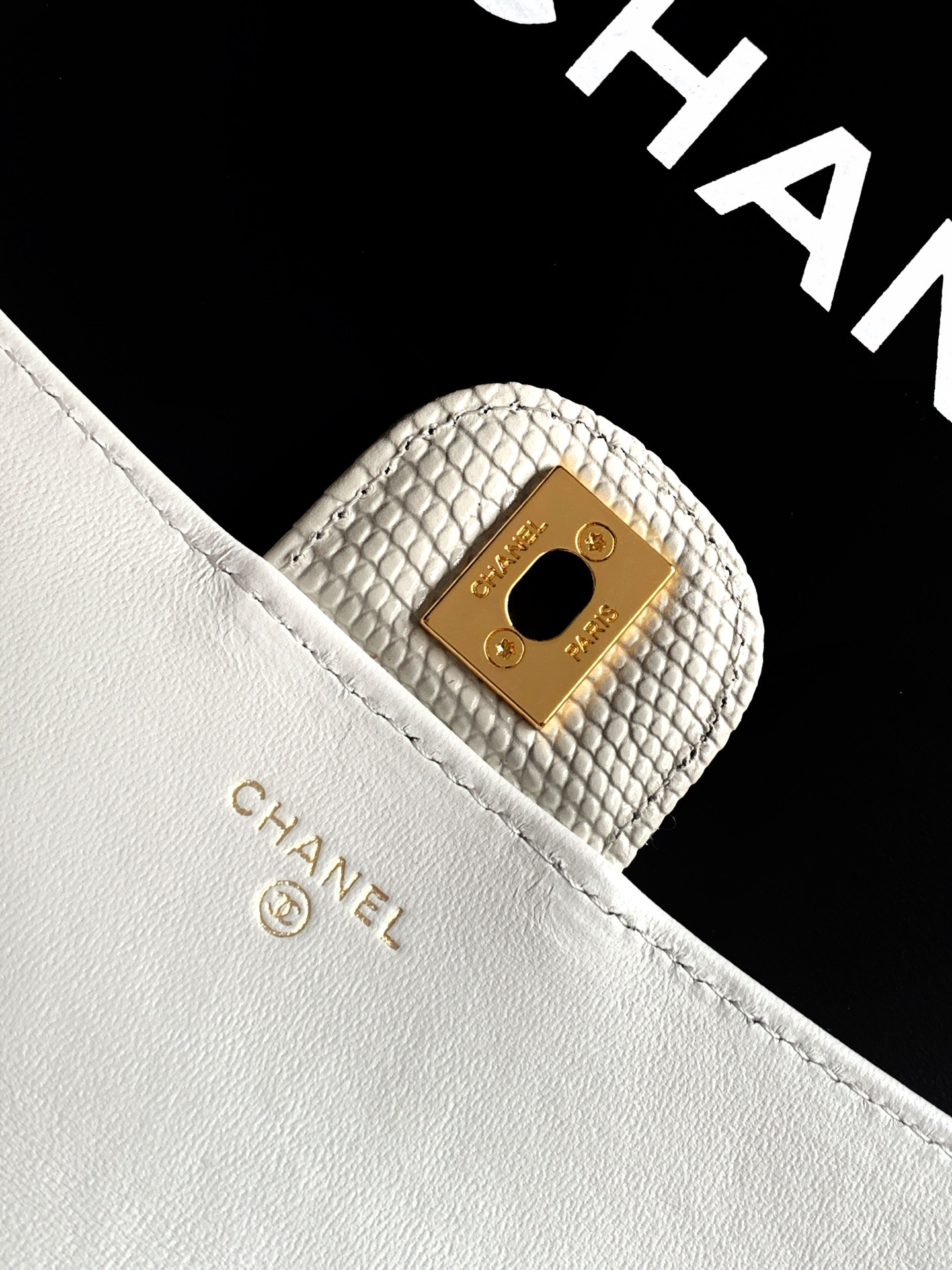 Ch**el clutch with chain ap5280 9.5x25x5cm