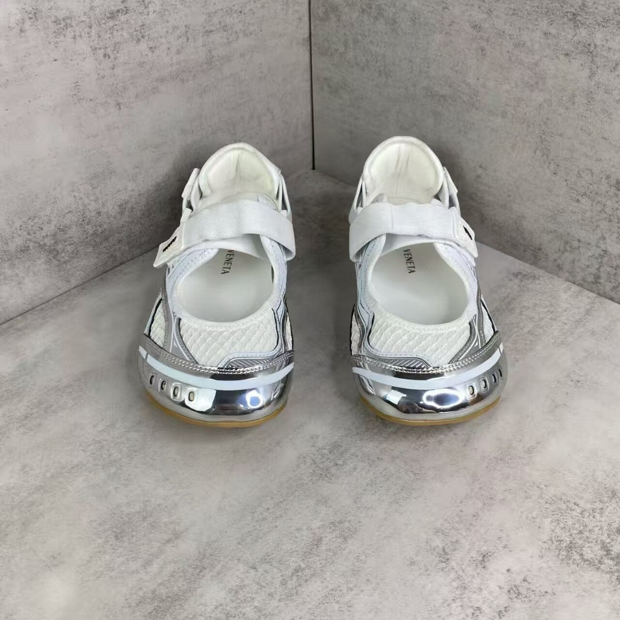 ua b0tt*ga Ven*ta orbit flash mary-jane sneaker