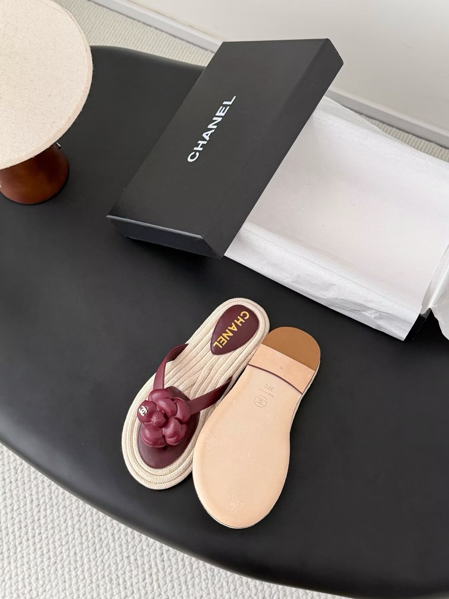 ua Ch**el thongs slides