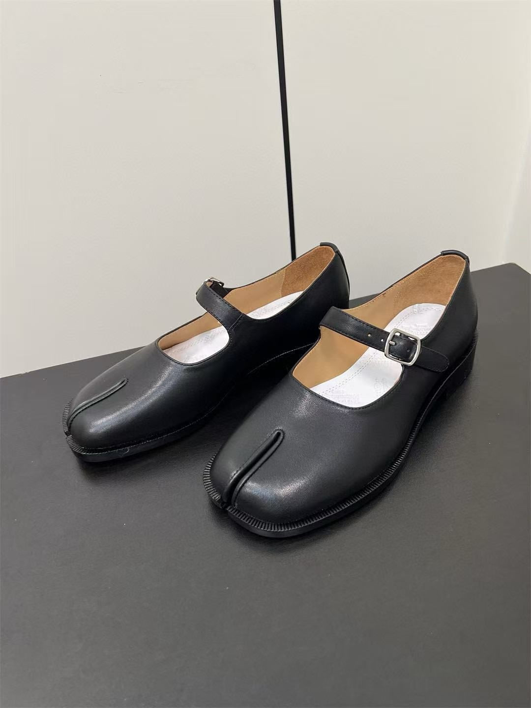 UA Ma1s0n Marg*e1a Mary Jane Shoes