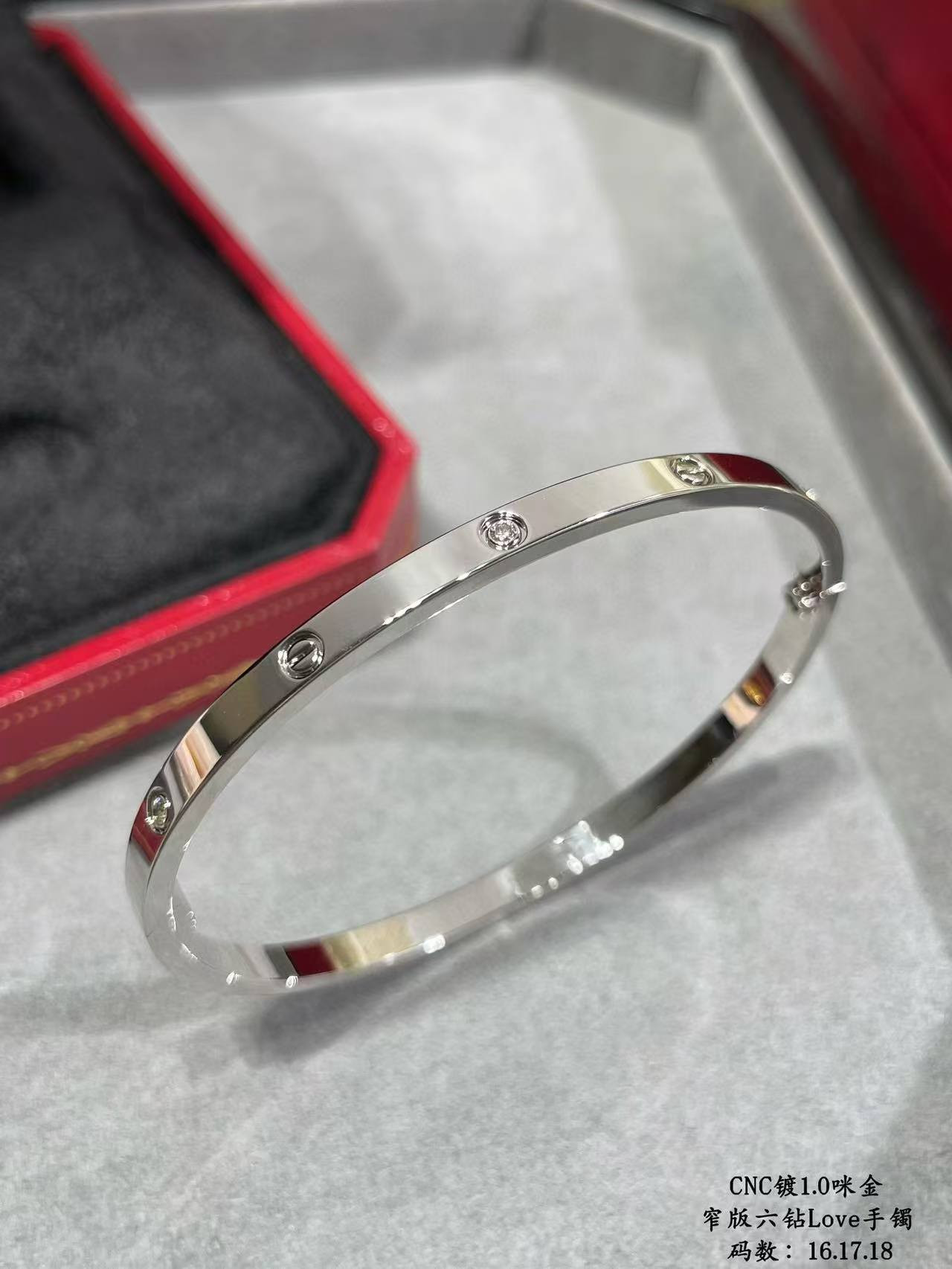 Ca*t1er Narrow version With D1am0nd Bracelet