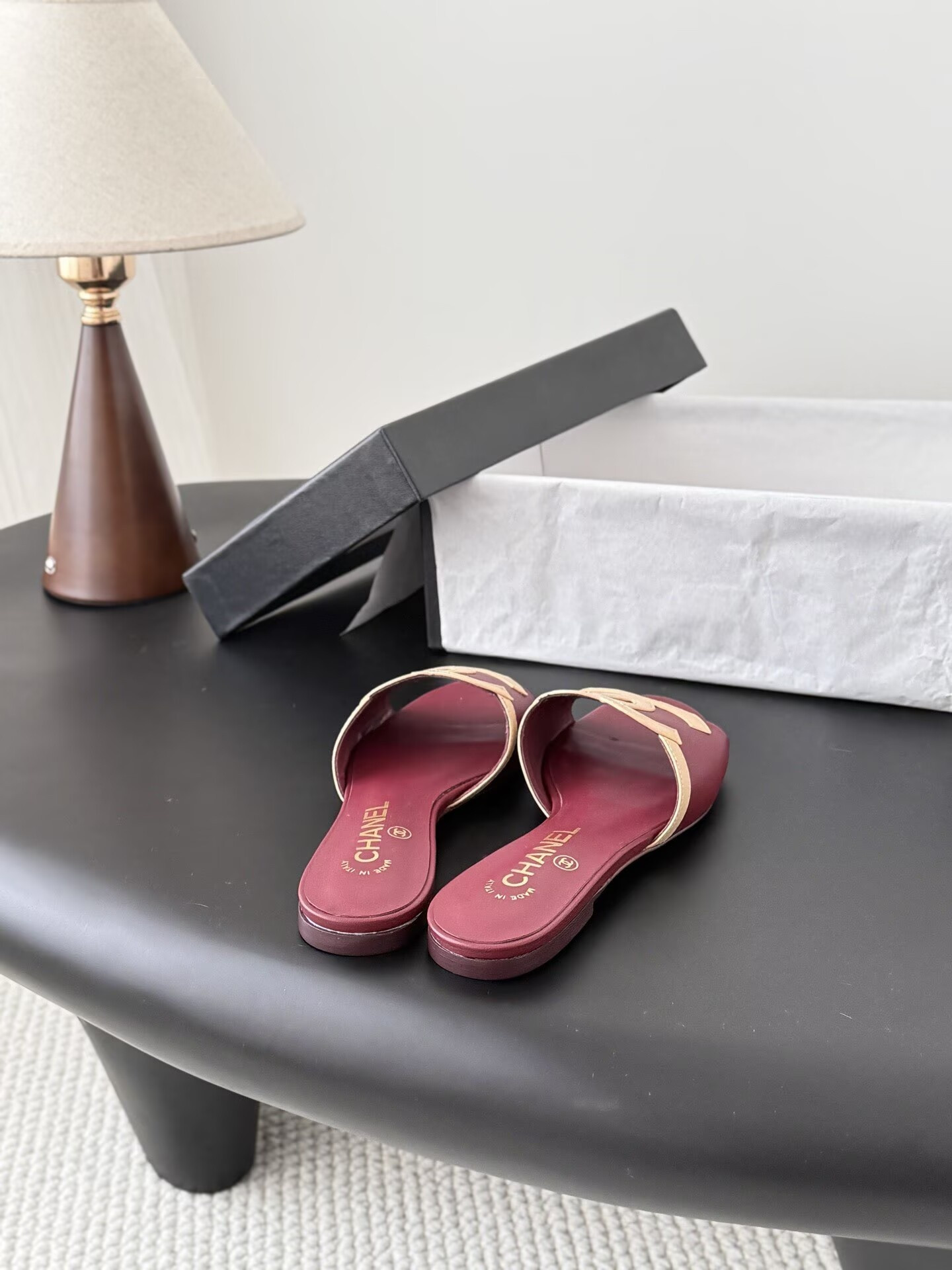 ua Ch**el sandals