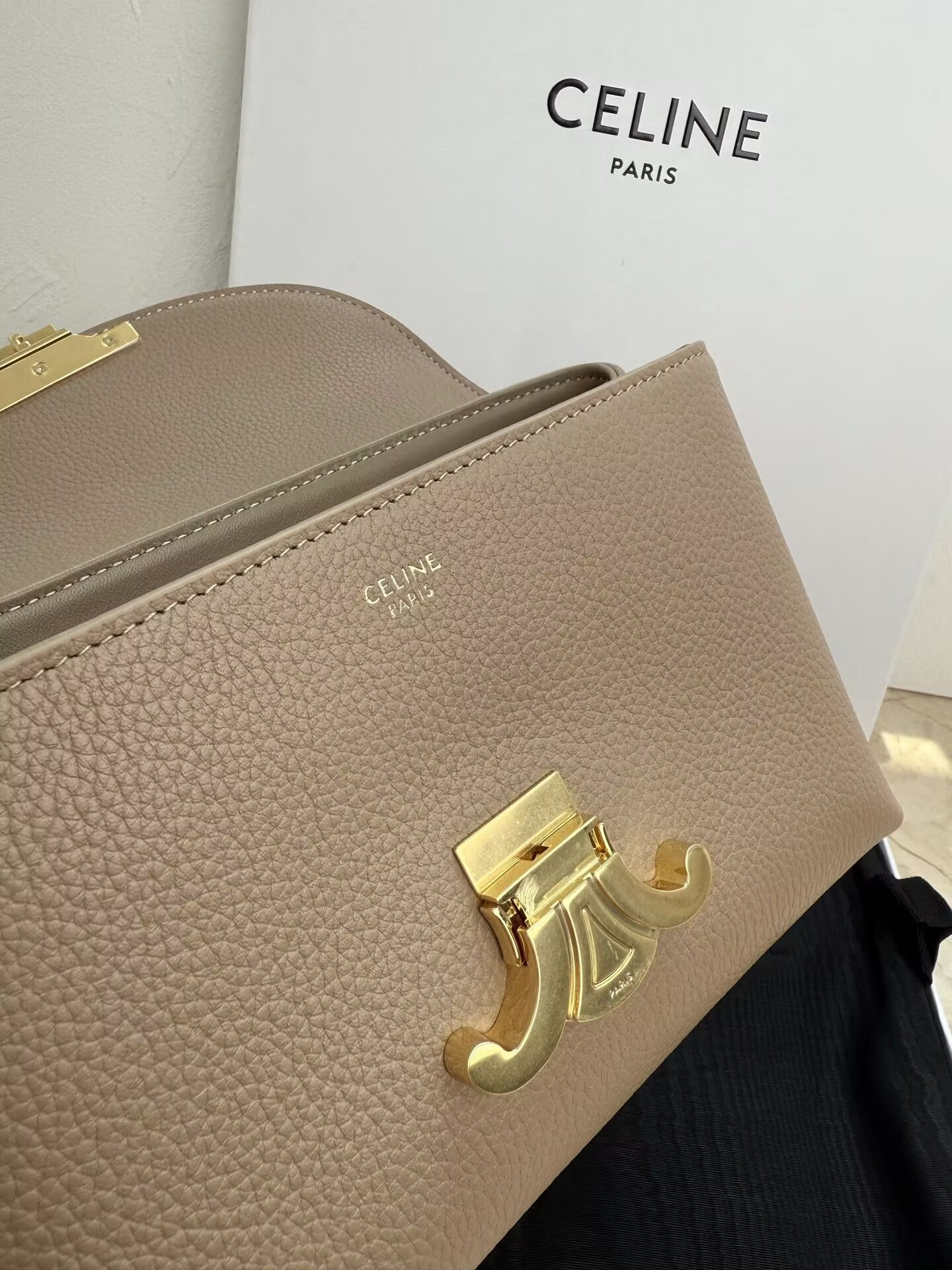 Ce1i*e Teen Nino Bag In S*pple Graind Calfskin 20.5x13x8cm