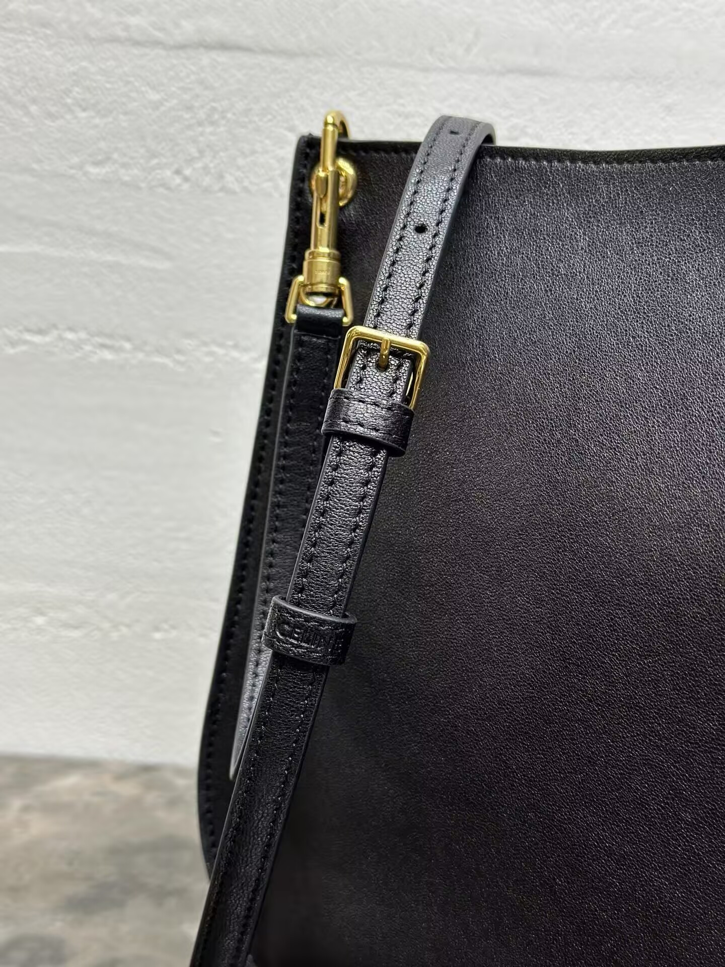 Ce1i*e SOFT TRIOMPHE BESACE IN S*pPLE SHINY LAMBSKIN 34x25x13cm