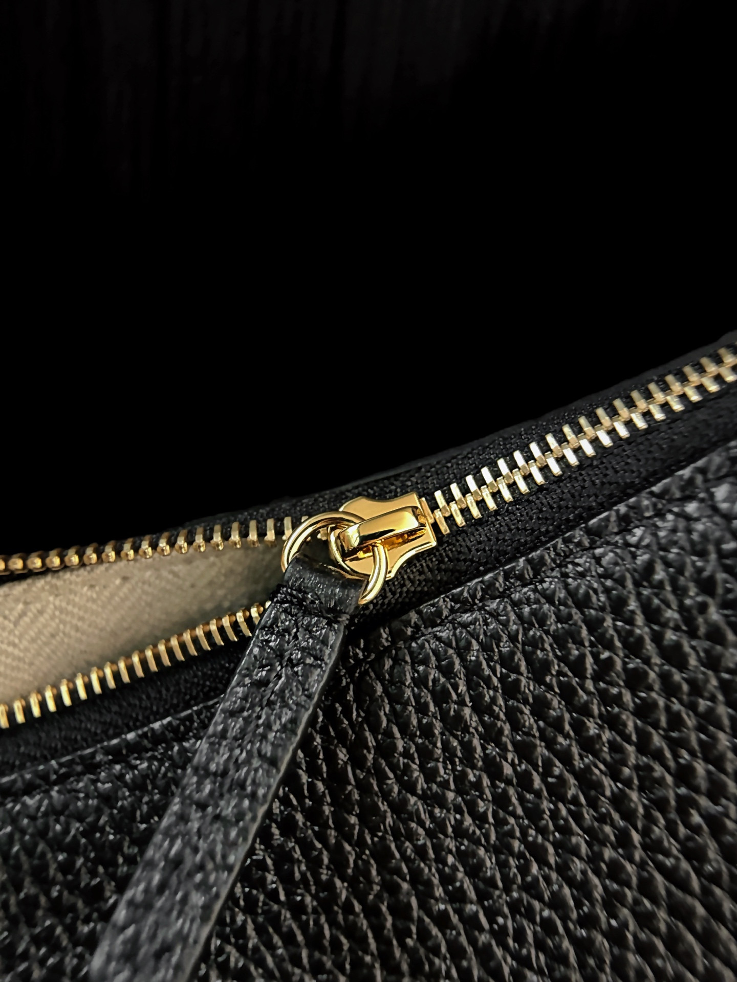 Ch**el Hobo Handbag AS6570 21 x 30 x 9cm