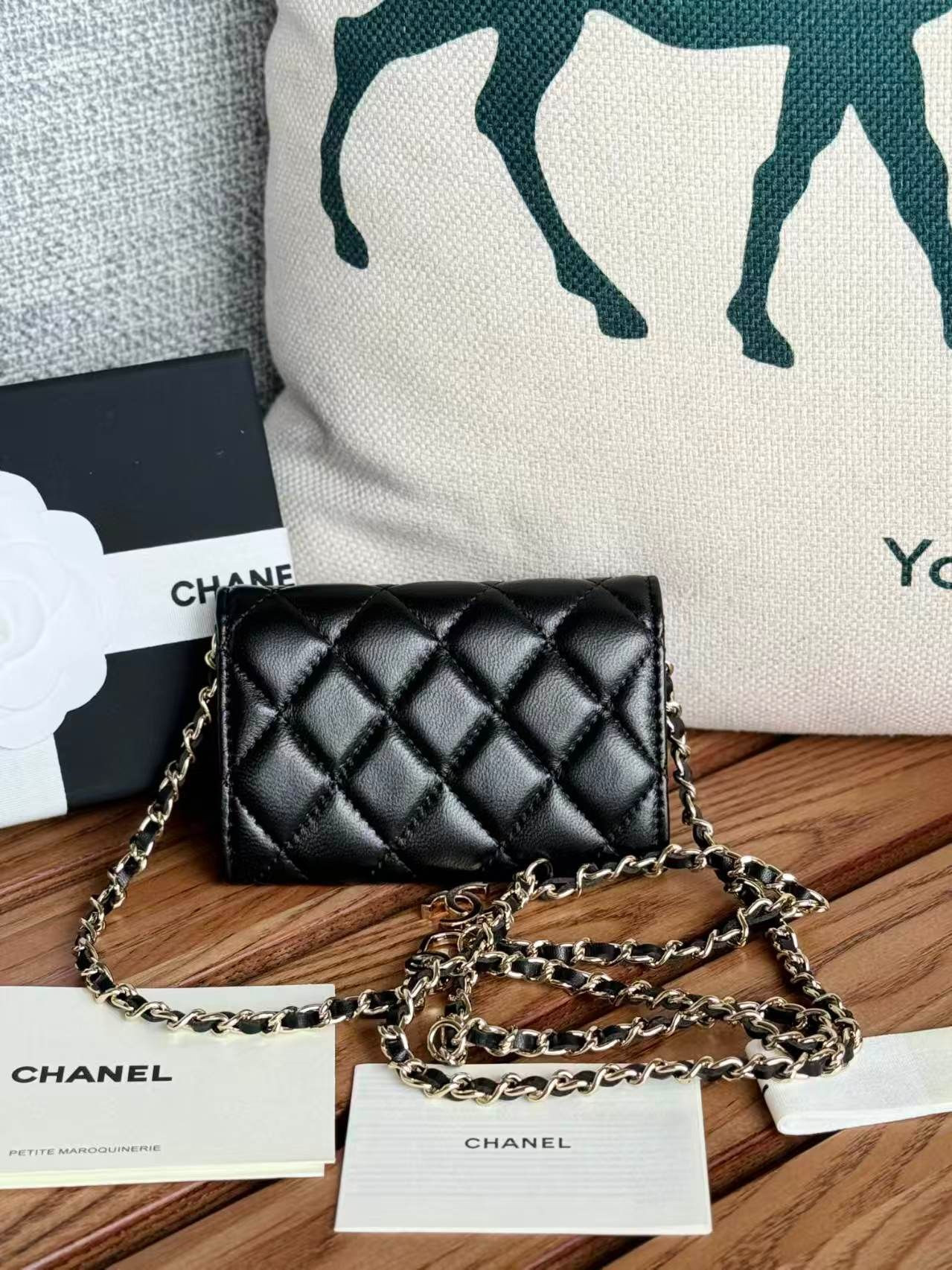 Ch**el Wallet on Chain 11x7.5x2cm