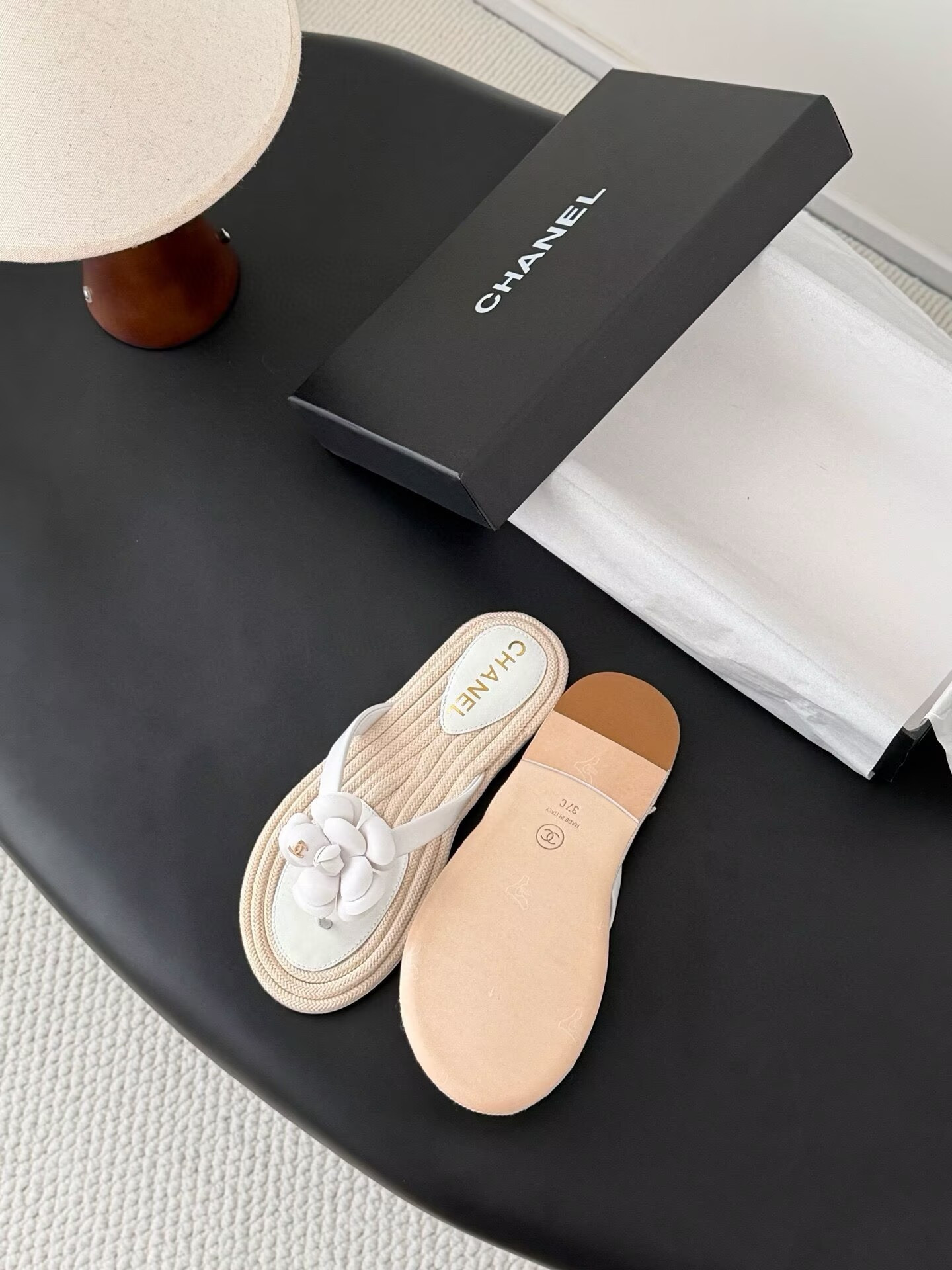 ua Ch**el thongs slides