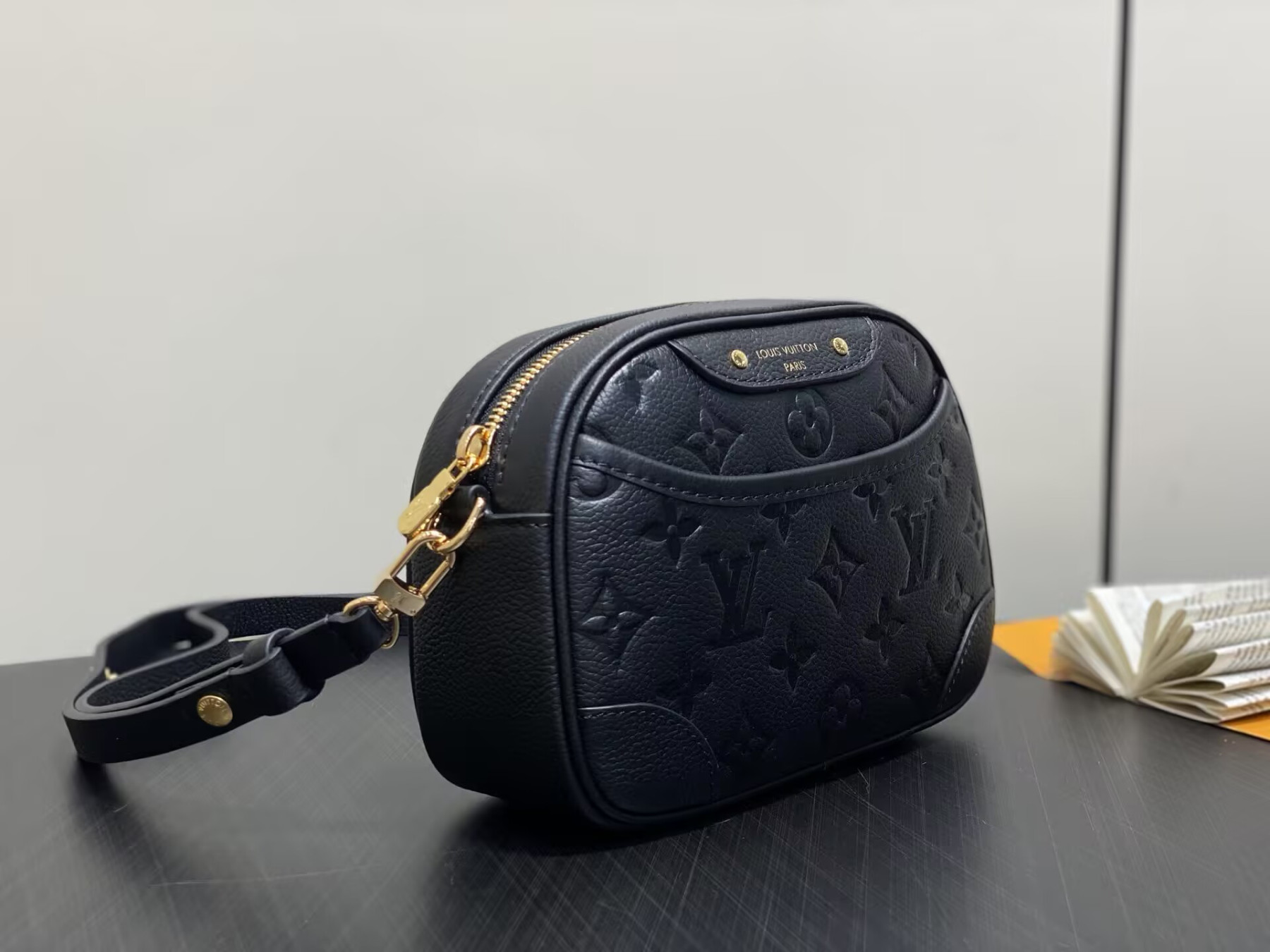 LV Tiny Camera Bag M25518 13x6x19cm