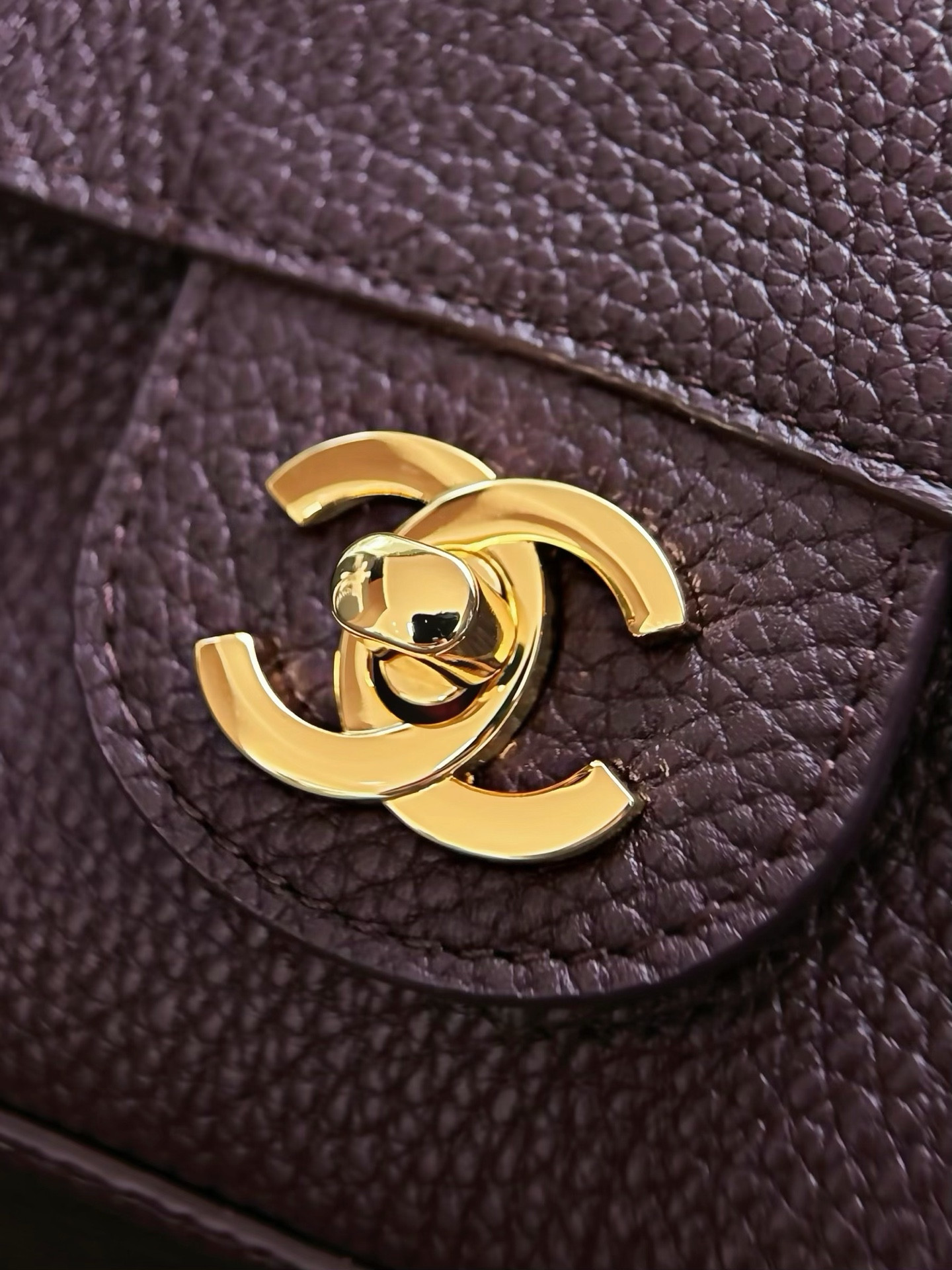 Ch**el Maxi Flap Bag in Coffee with Gold-Tone Hardware AS6233 26x38.5x11cm