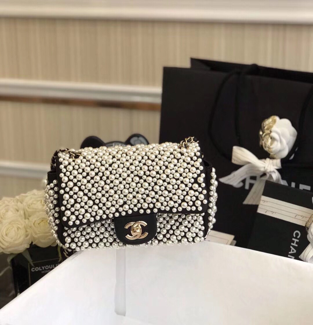 Ch**el pearl on flap bag 5.9