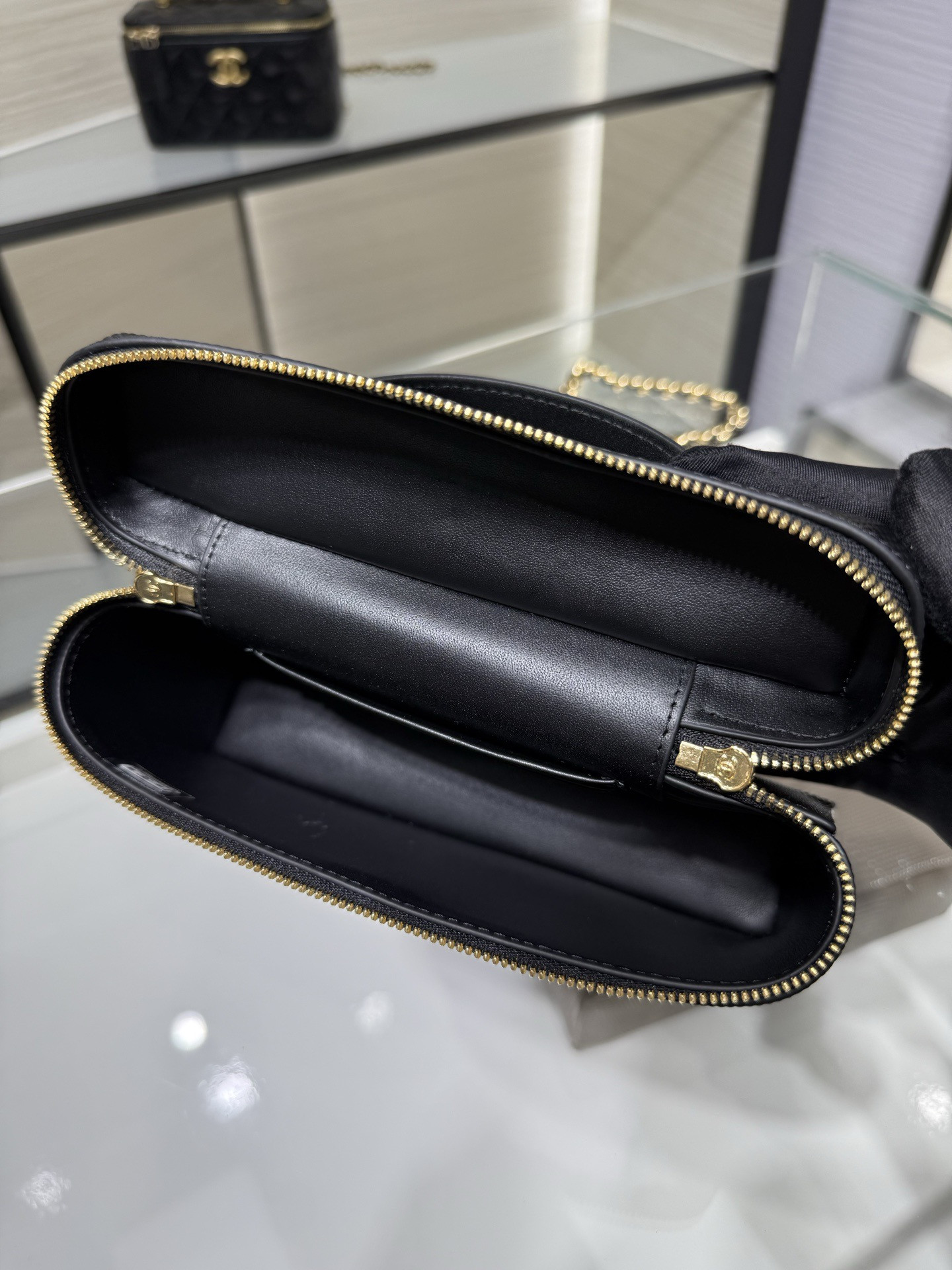 Ch**el Classic Vanity with chain Handbag AP5195 17x19.5x5cm