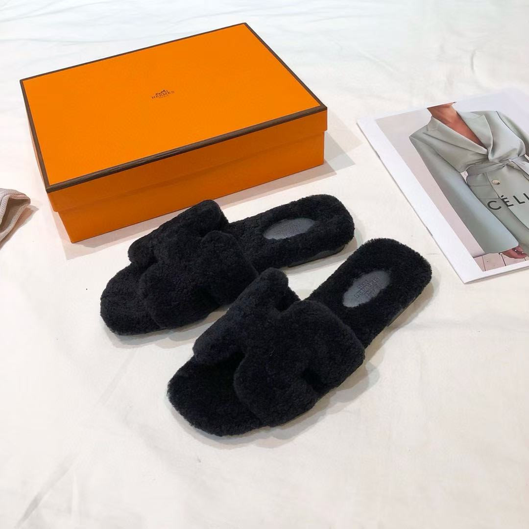 UA H**me5 Oran sandal