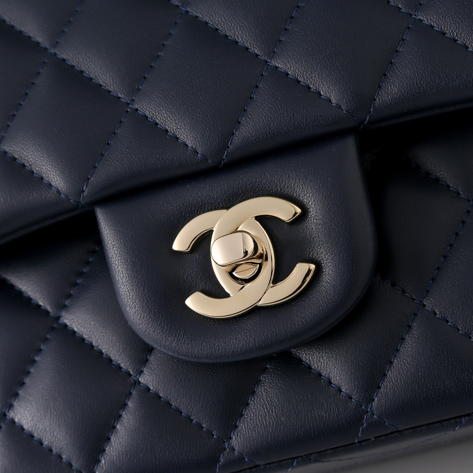 Ch**el Classic Flap Handbag A01112 15.5x25.5x6cm