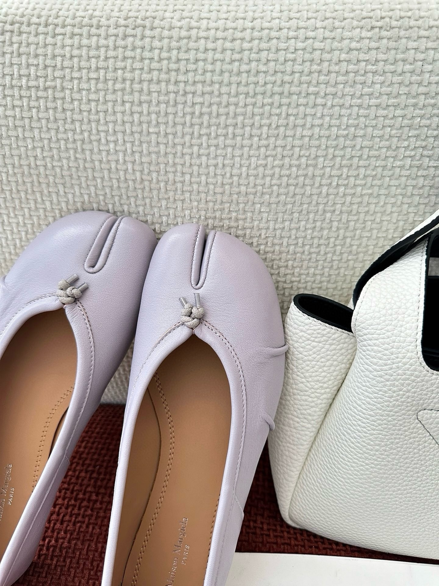 UA Ma1s0n Marg*e1a Tabi Leather Ballet Flats