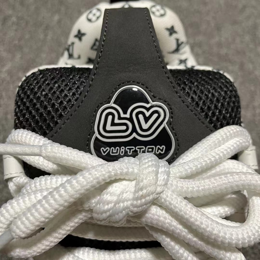 UA L0vis Vvtt0n LV Skate Sneaker