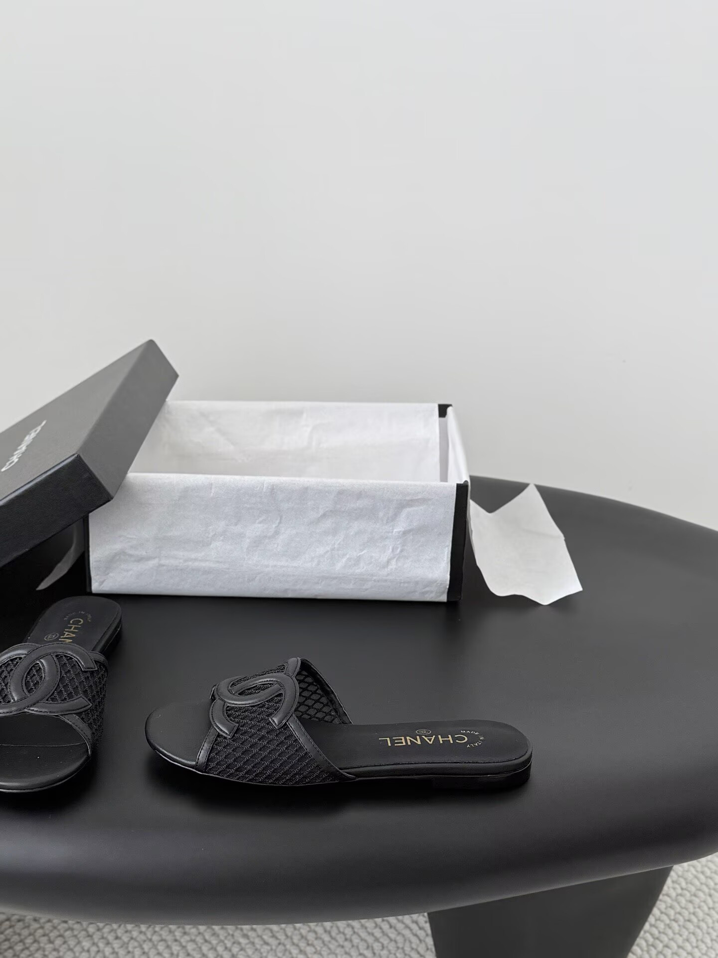 ua Ch**el sandals