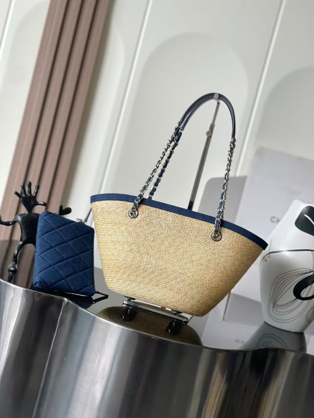 Ch**el shopping bag 18x41x13cm
