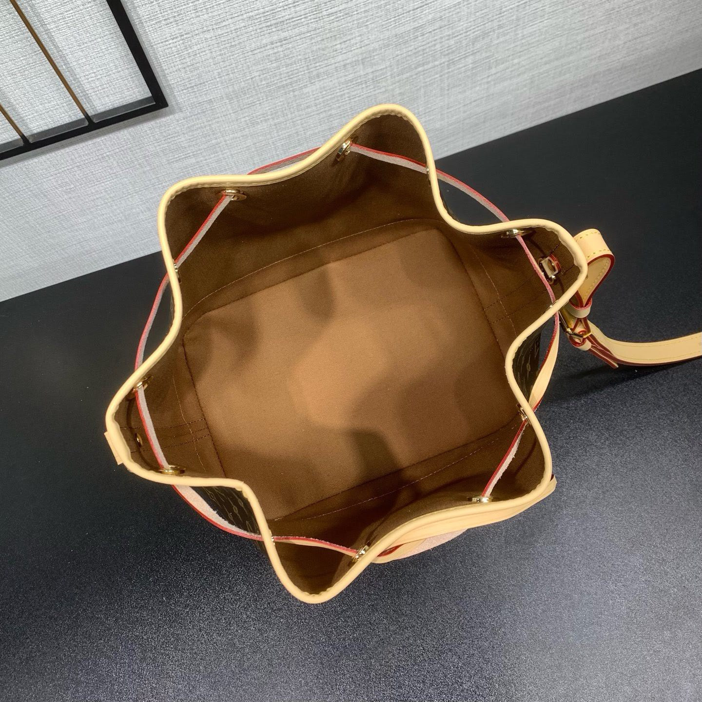 LV Petit Noé M46984 27x21x27cm