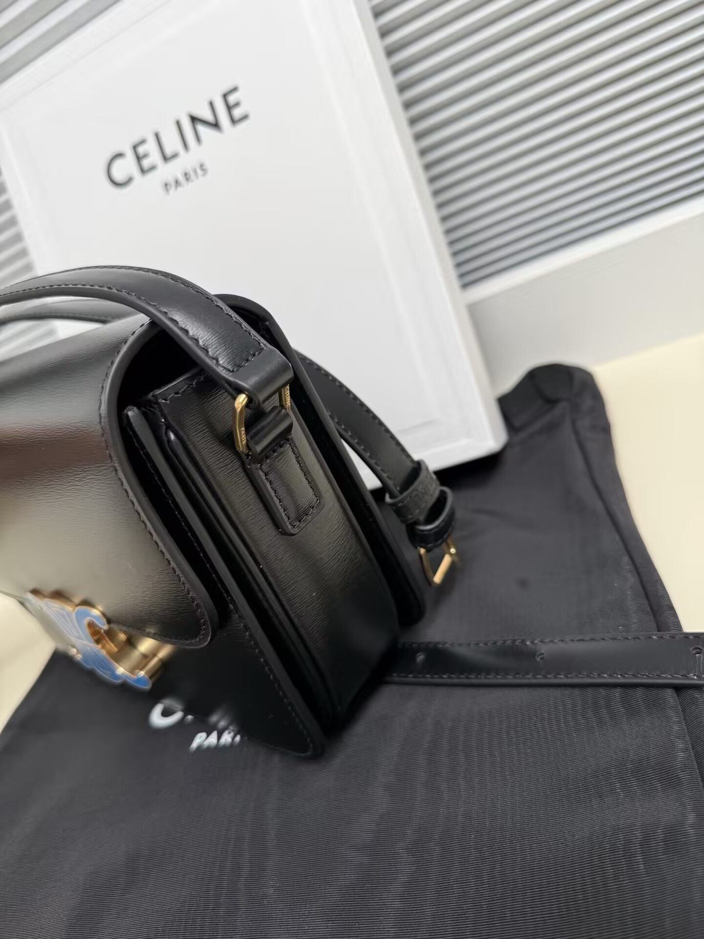 Ce1i*e TEEN TRIOMPHE Enamel Lock Handbag 18.5x13.5x7cm