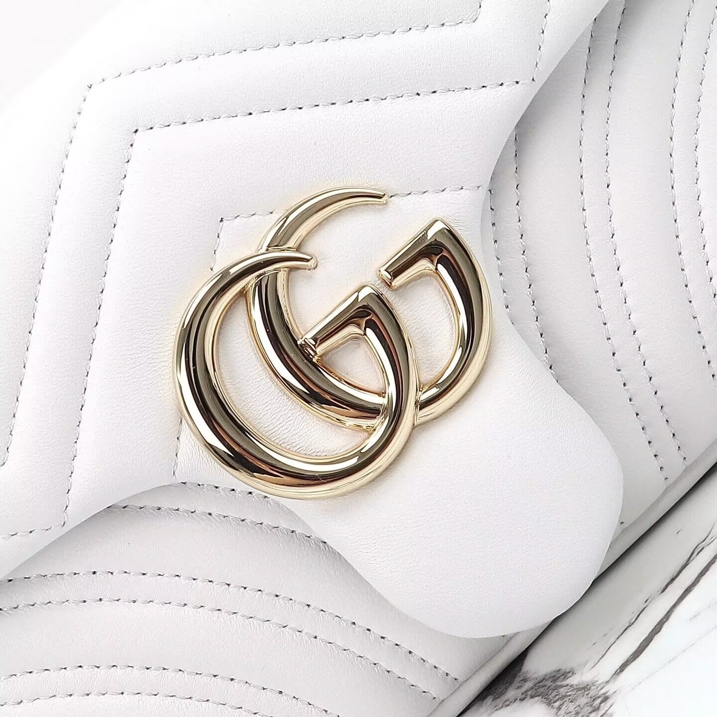 Gucci GG Marmont medium shoulder bag 26x15x7cm