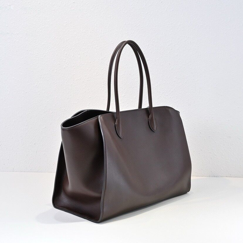 The R0w Marlo Bag in Leather 43x19x30cm