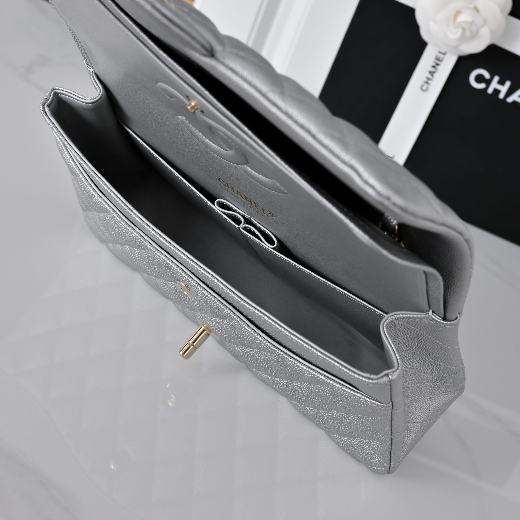 Ch**el Classic Flap Light Gold Hardware A01112 15.5x25.5x6.5cm