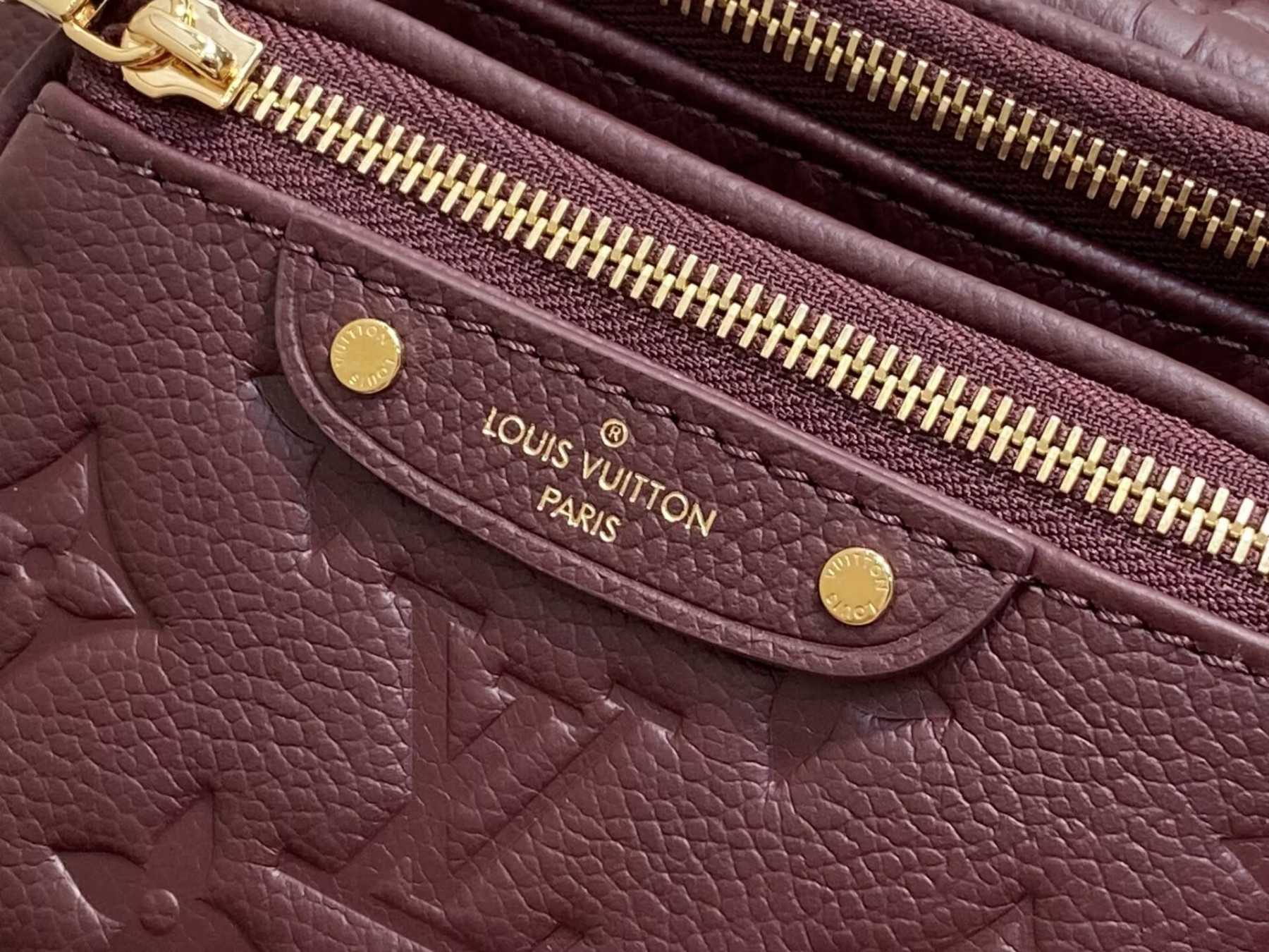 LV Mini Bumbag M13827 17x12x9.5cm