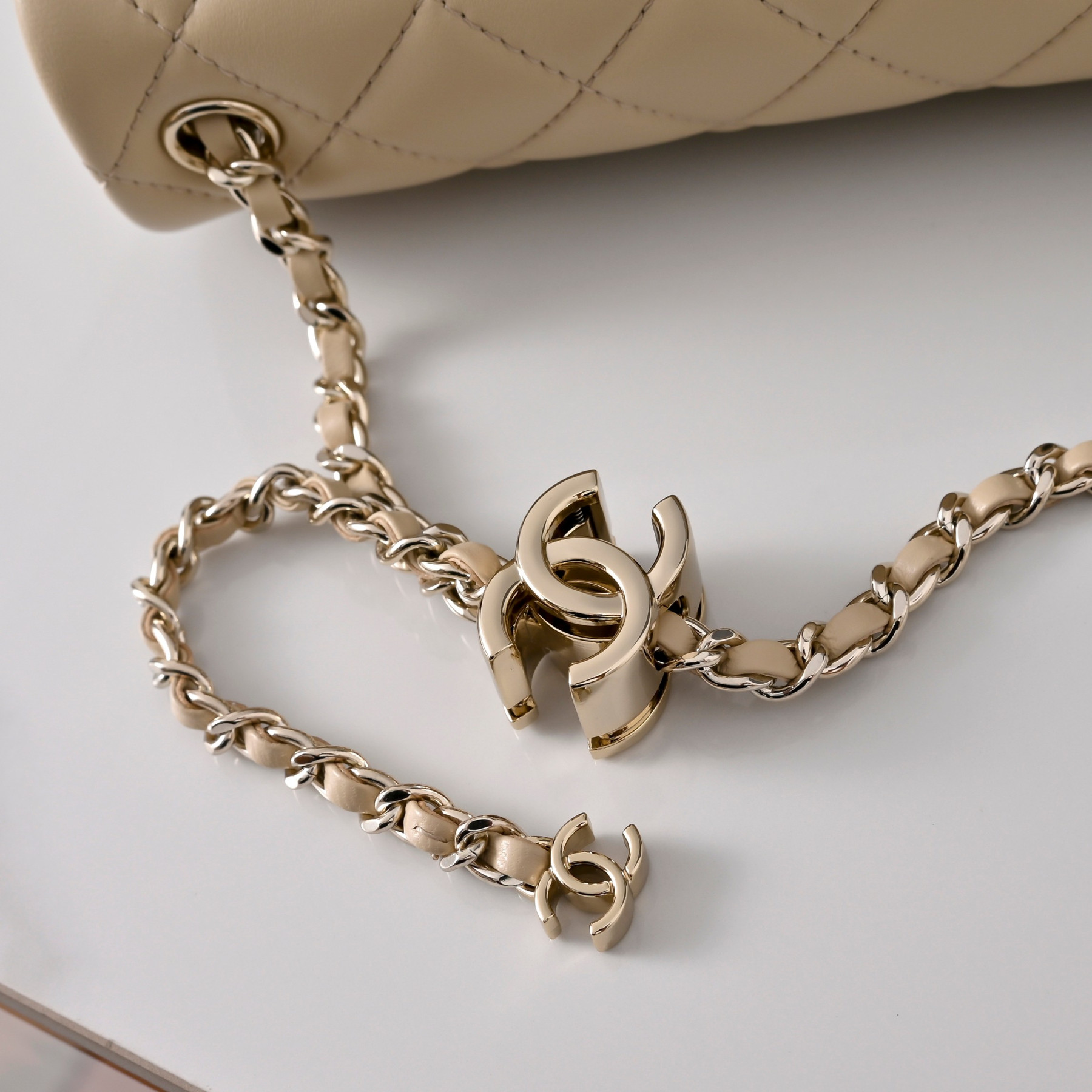 Ch**el Classic Flap Handbag CFin Milk Tea with Light gold hardware AS5758 18x13x7cm