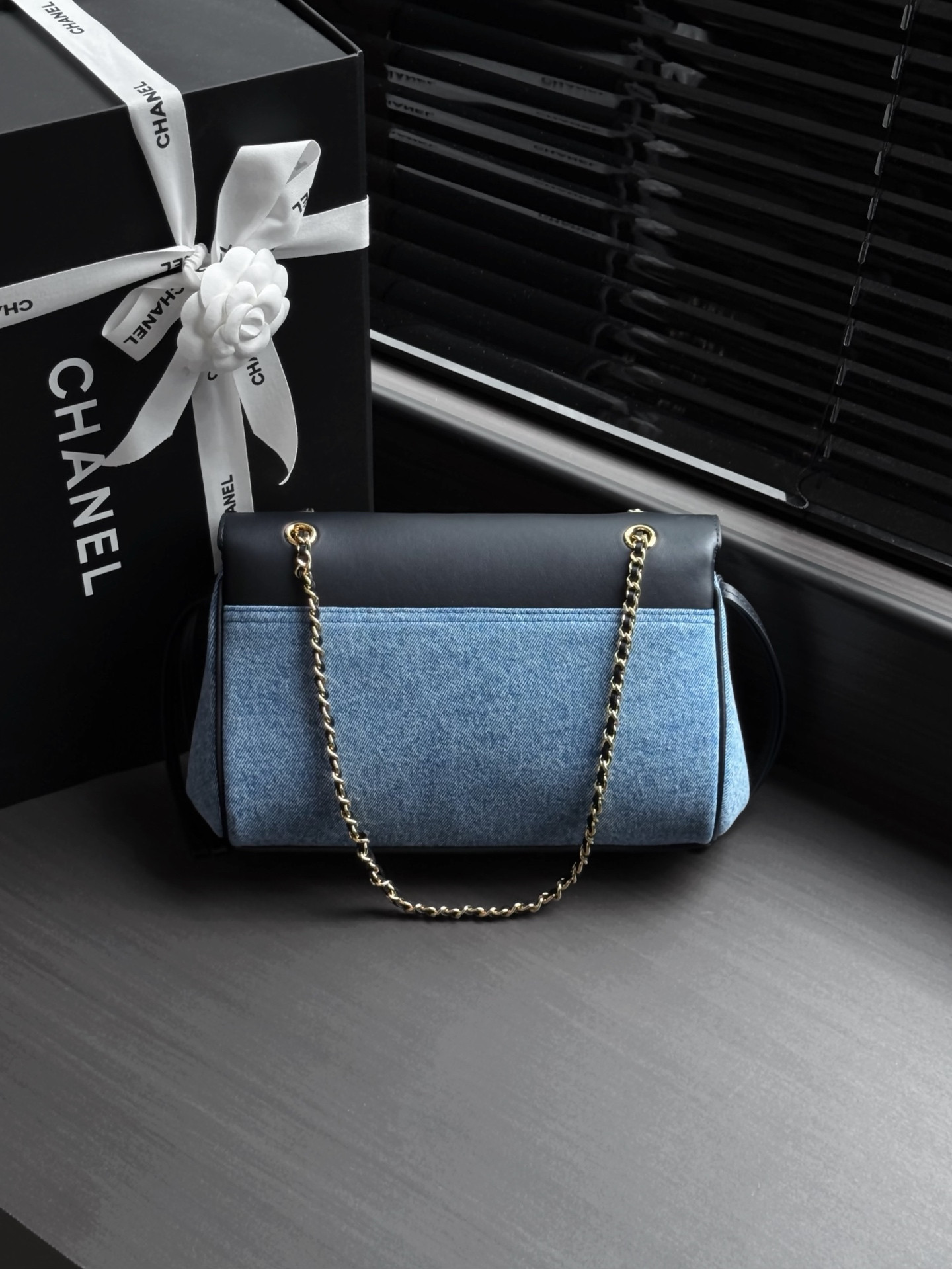 Ch**el Urban Essential Flap Bag AS6427 16x29x9.5cm